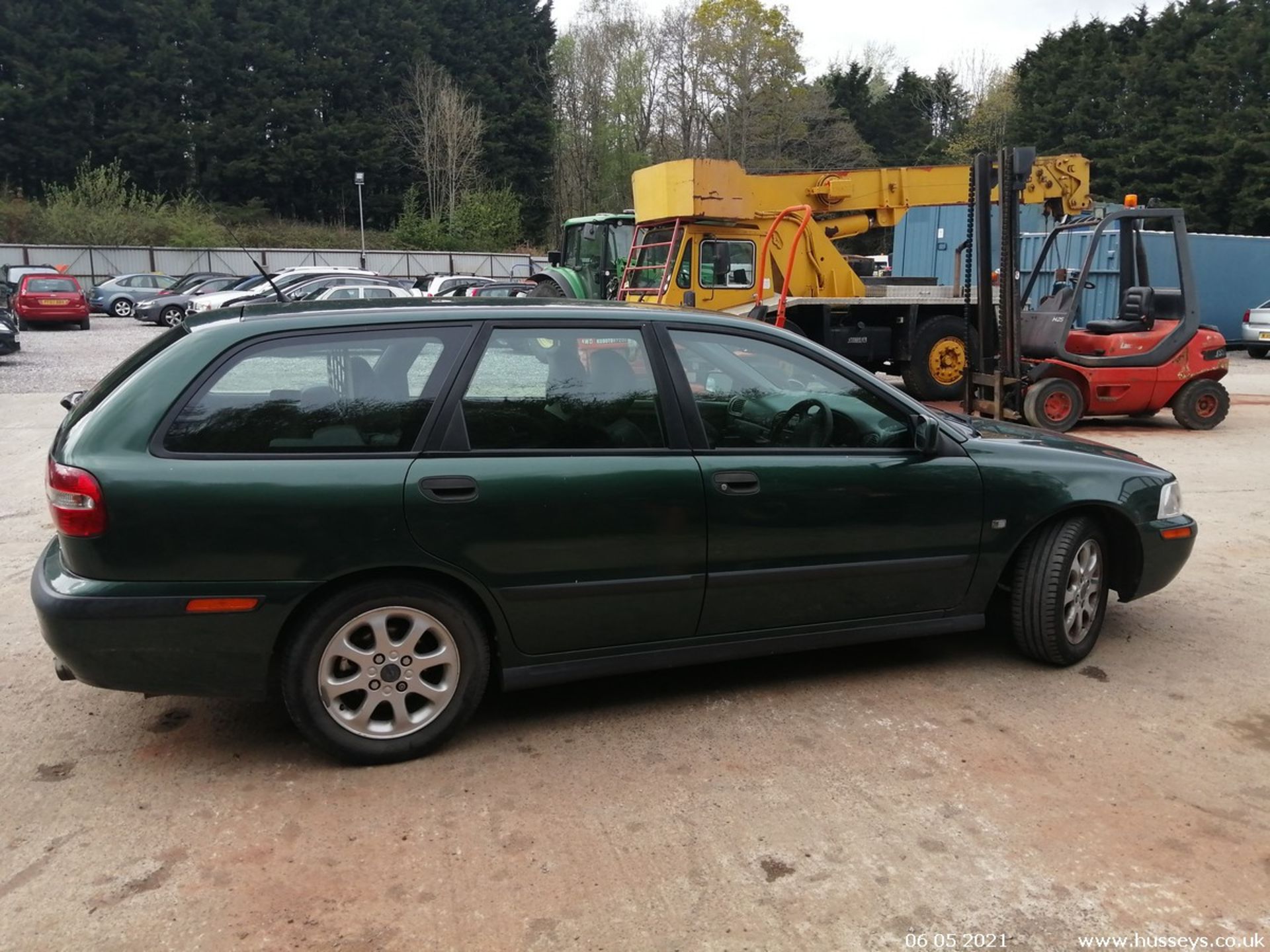 2000 VOLVO V40 XS - 1783cc 5dr Estate (Green) - Image 10 of 14