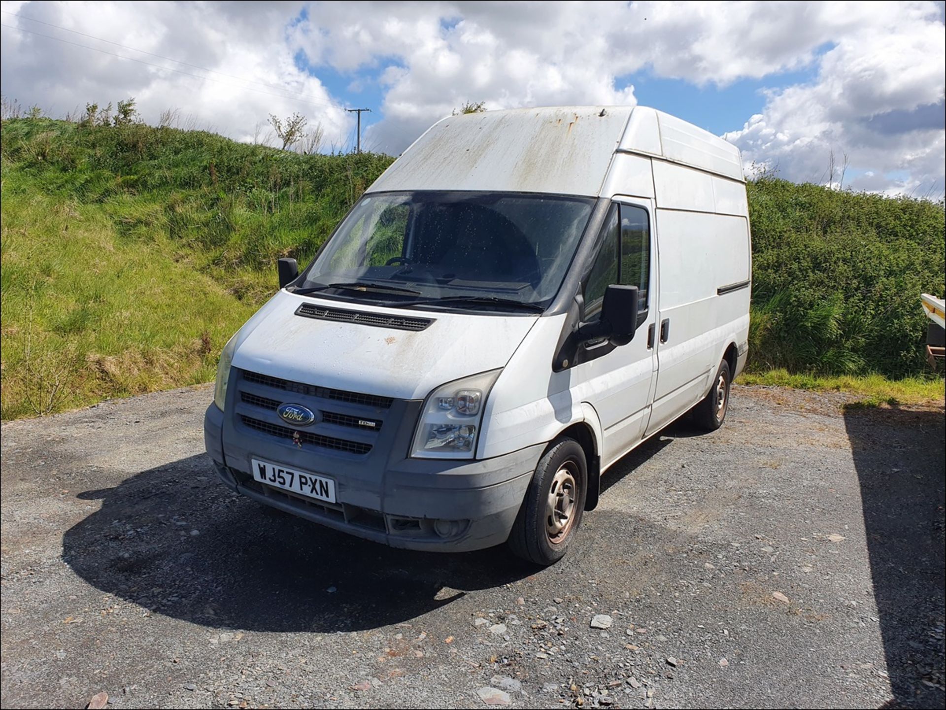 07/57 FORD TRANSIT 85 T300M FWD - 2198cc 4dr Van (White) - Image 4 of 12