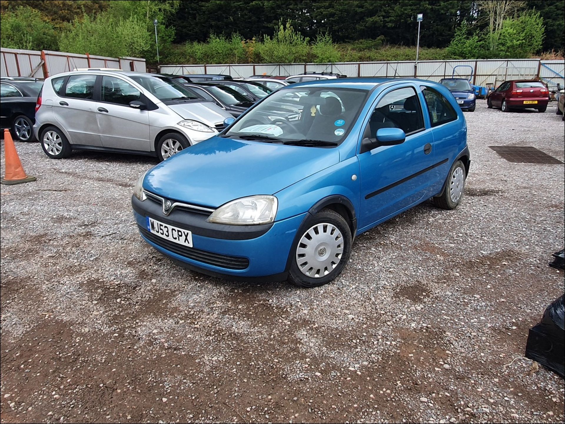 03/53 VAUXHALL CORSA CLUB 12V - 973cc 3dr Hatchback (Blue, 118k) - Image 4 of 11