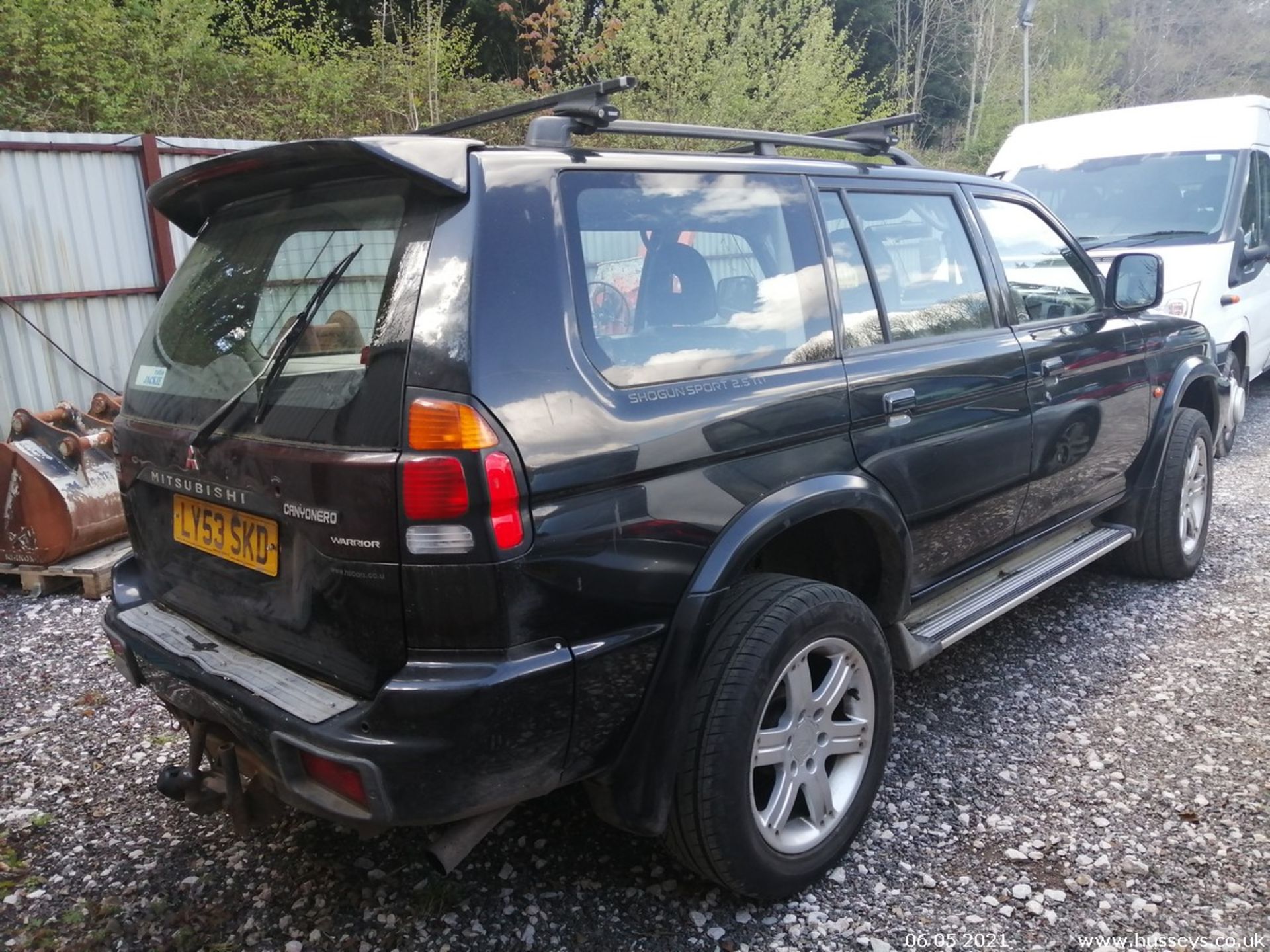 04/53 MITSUBISHI SHOGUN SPORT TD - 2477cc 5dr Estate (Black) - Image 9 of 14