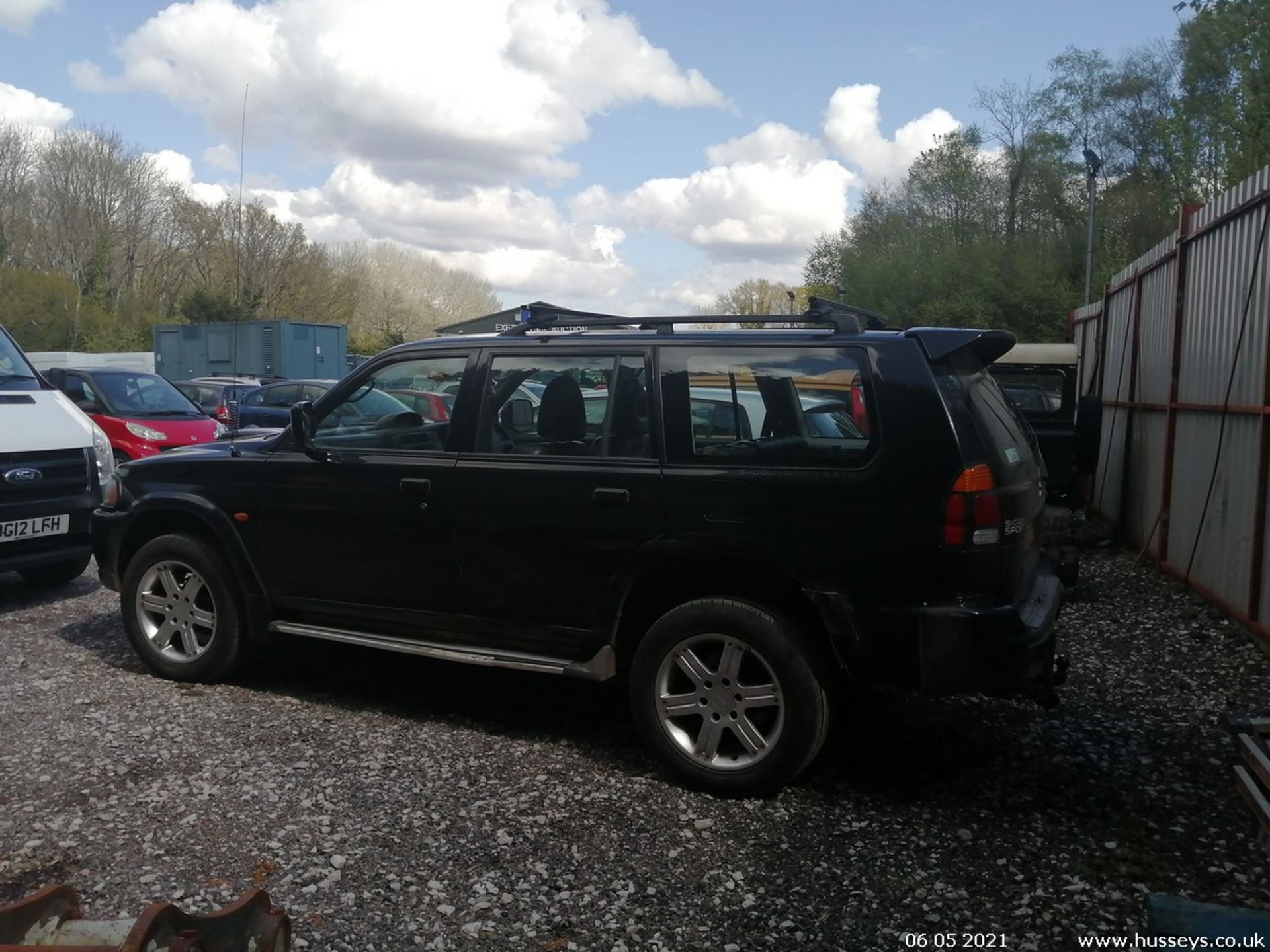 04/53 MITSUBISHI SHOGUN SPORT TD - 2477cc 5dr Estate (Black) - Image 7 of 14