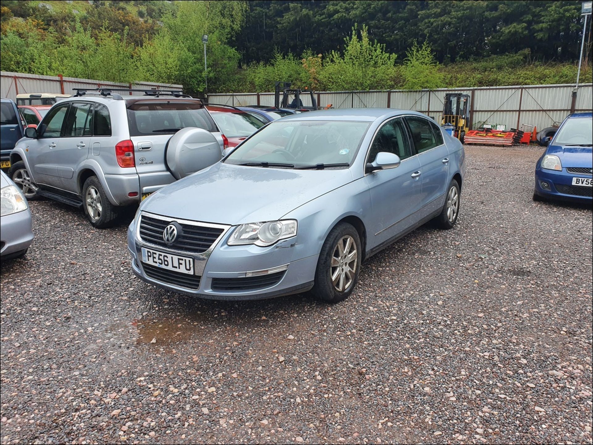 06/56 VOLKSWAGEN PASSAT SE TDI 140 AUTO - 1968cc 4dr Saloon (Blue, 156k) - Image 2 of 12