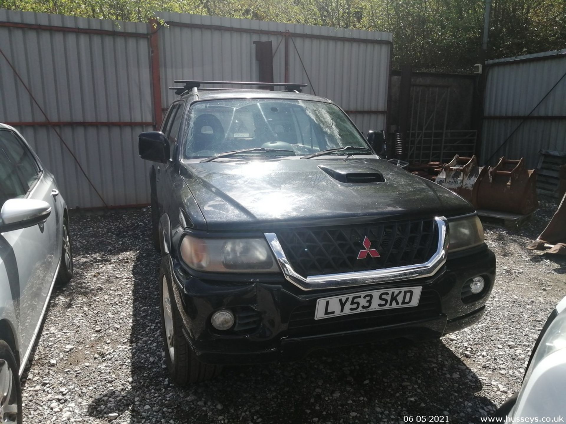 04/53 MITSUBISHI SHOGUN SPORT TD - 2477cc 5dr Estate (Black) - Image 2 of 14