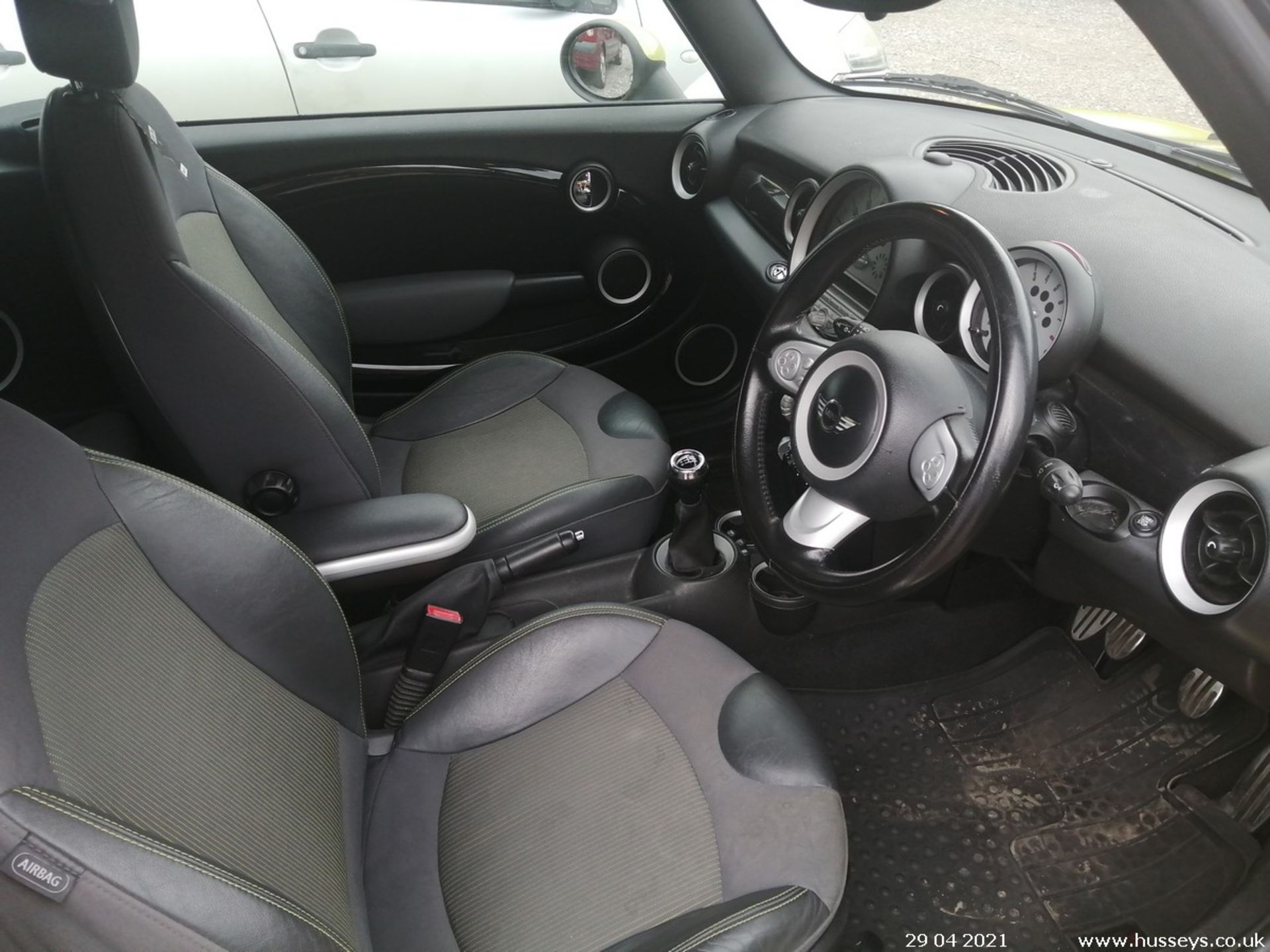 09/09 MINI COOPER S - 1598cc 2dr Convertible (Yellow, 83k) - Image 12 of 13