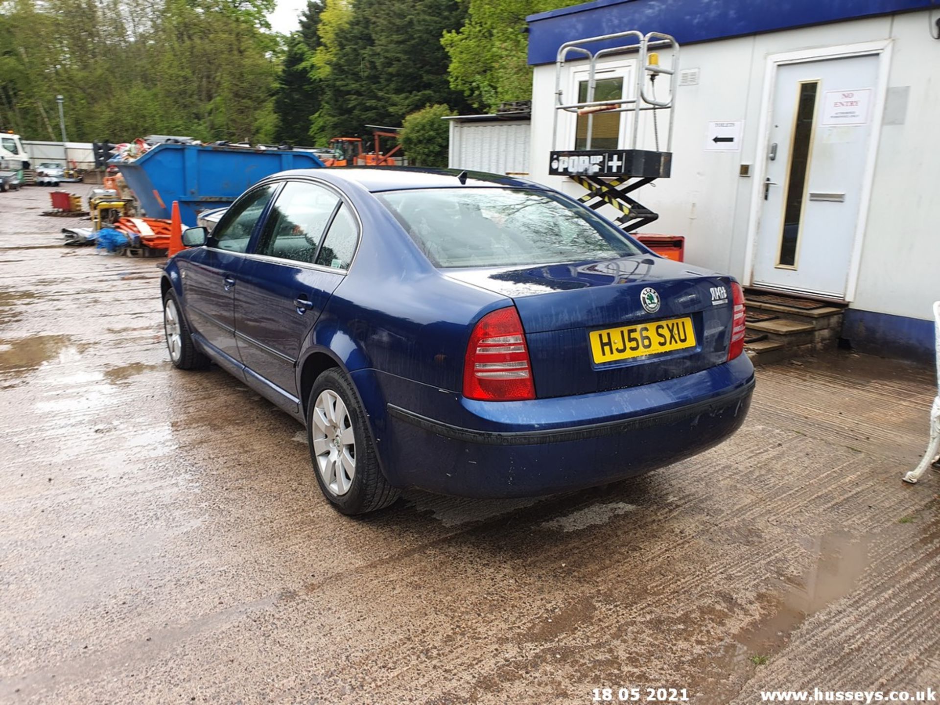 06/56 SKODA SUPERB COMFORT TDI - 1968cc 4dr Saloon (Blue, 88k) - Image 6 of 14