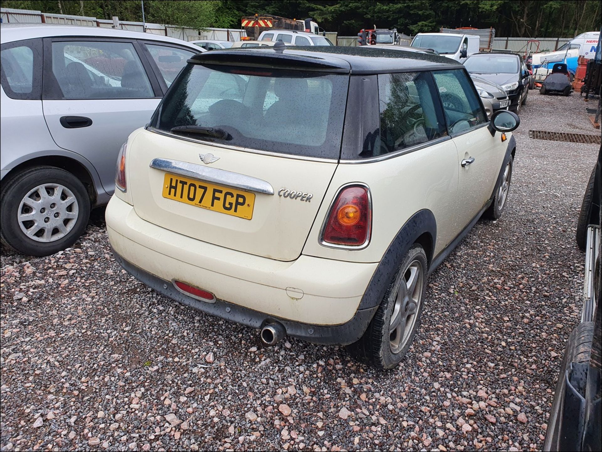 07/07 MINI COOPER - 1598cc 3dr Hatchback (White) - Image 2 of 10