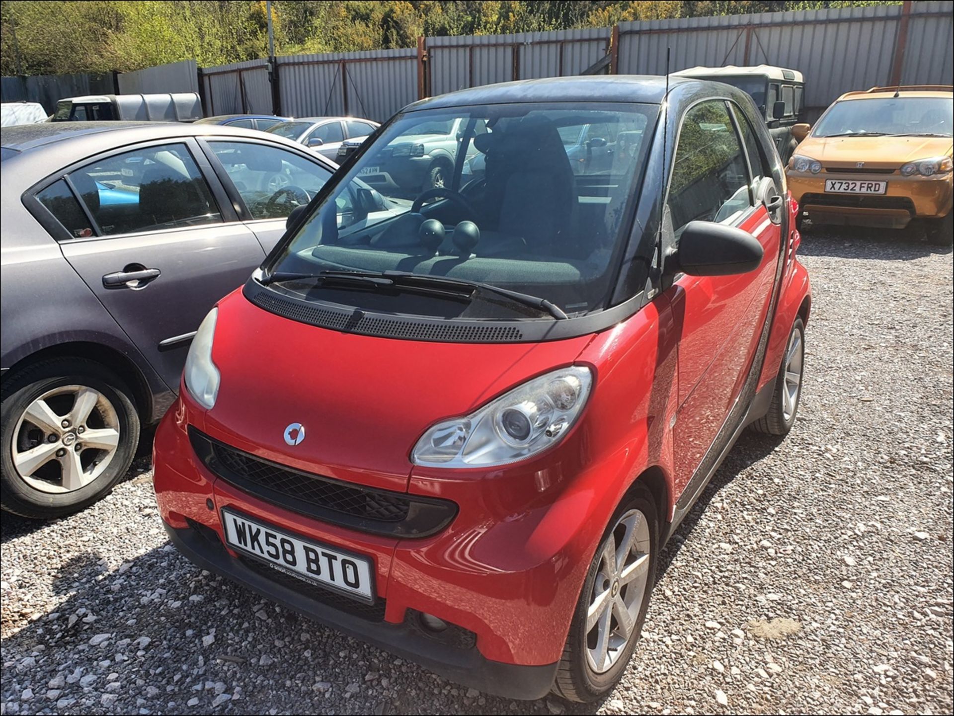 08/58 SMART FORTWO PULSE MHD AUTO - 999cc 2dr Coupe (Red/black, 41k) - Image 3 of 9