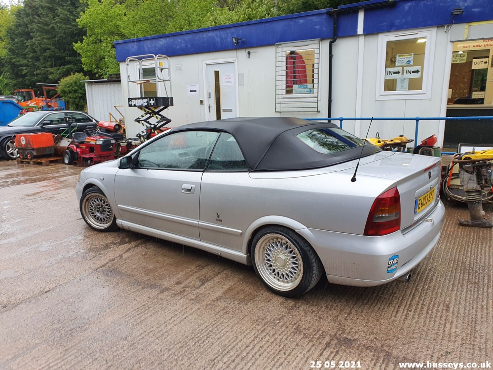 03/03 VAUXHALL ASTRA BERTONE - 1598cc 2dr Convertible (Silver) - Image 8 of 24