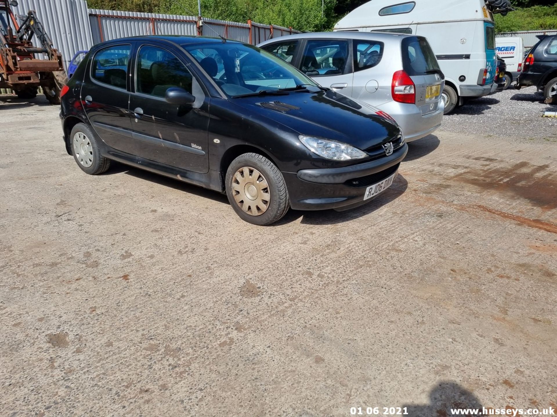 06/06 PEUGEOT 206 URBAN - 1360cc 5dr Hatchback (Black) - Image 2 of 12