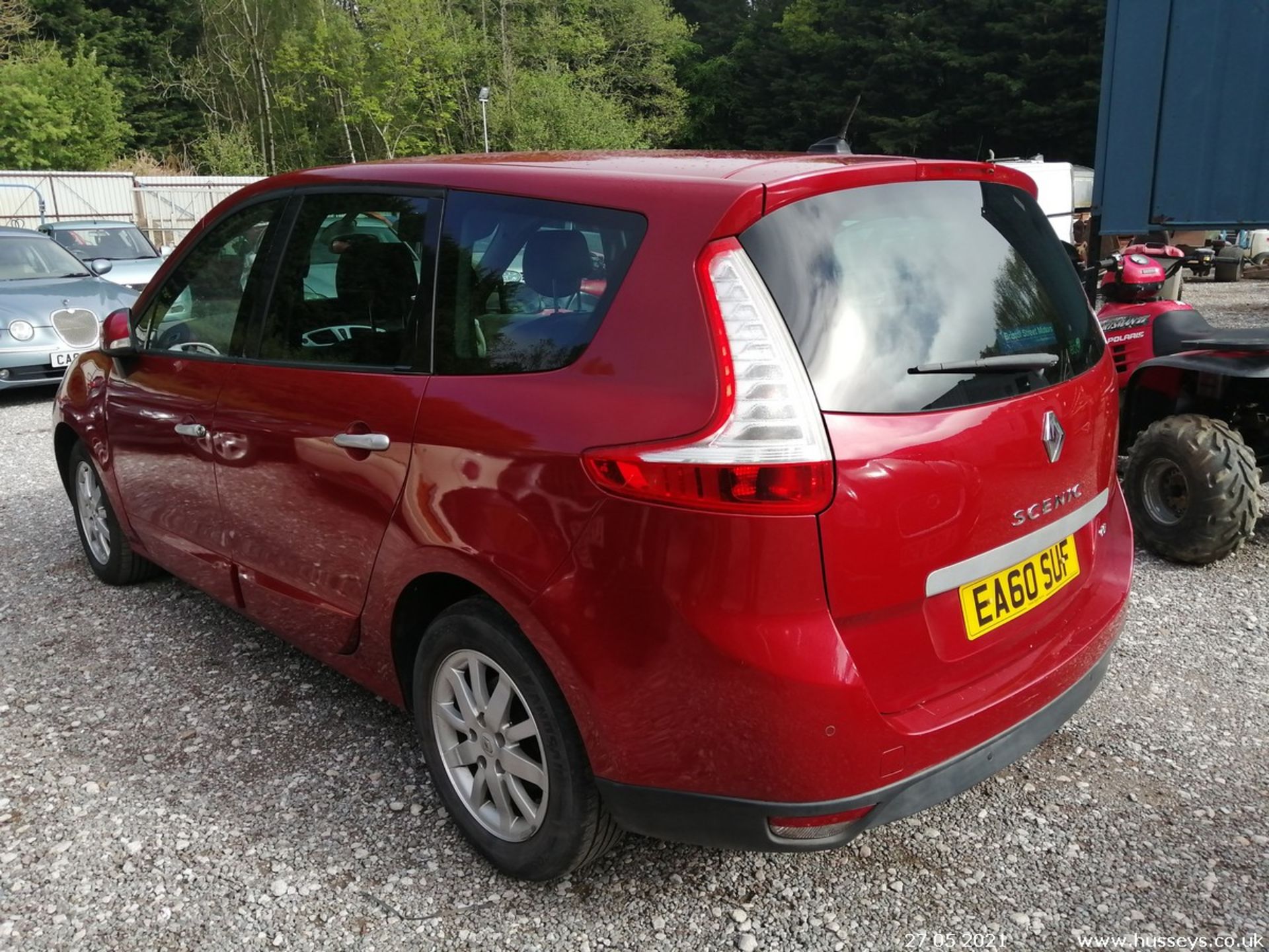 10/60 RENAULT GRD SCENIC PRIV-GE T-T DC - 1461cc 5dr MPV (Red) - Image 5 of 11