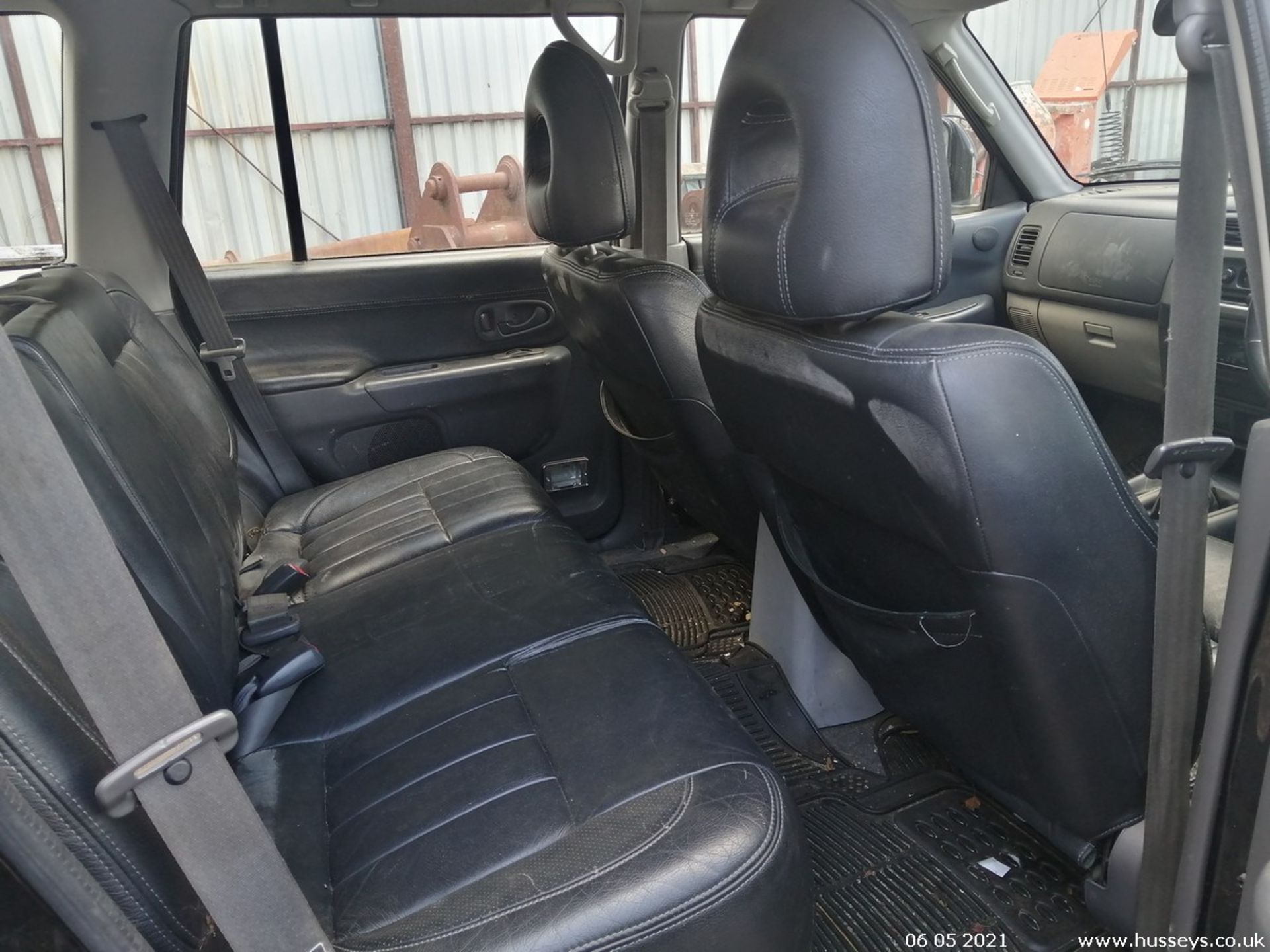 04/53 MITSUBISHI SHOGUN - 2477cc 5dr Estate (Black) - Image 14 of 28