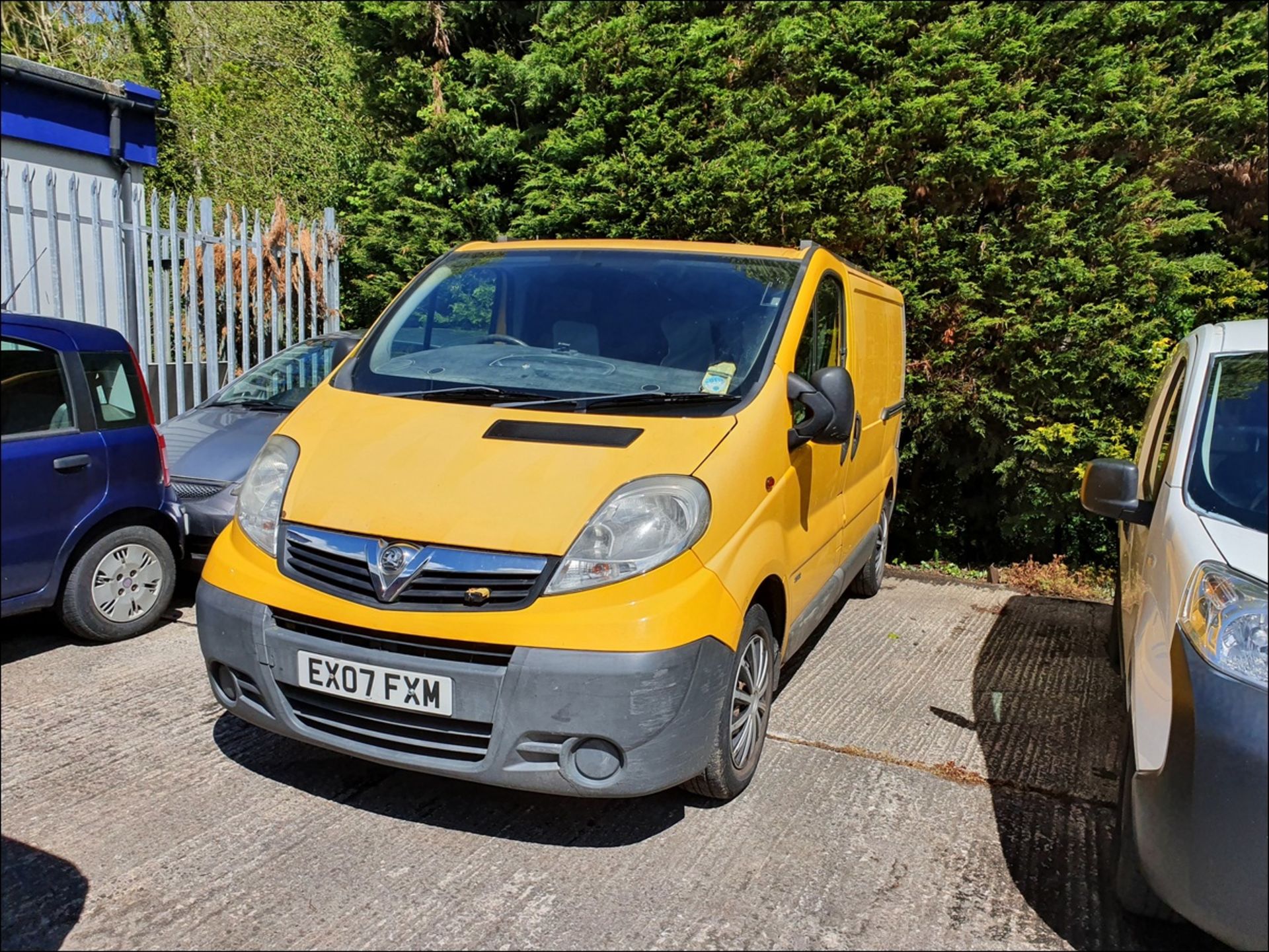 07/07 VAUXHALL VIVARO 2900 CDTI SWB - 1995cc 4dr Van (Yellow, 188k) - Image 3 of 8