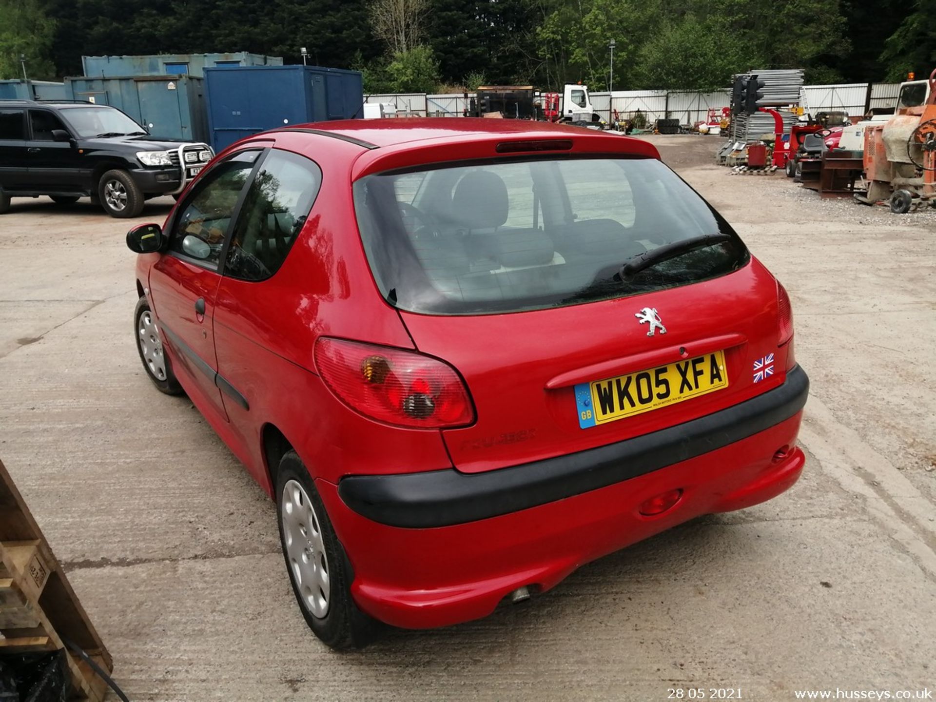 05/05 PEUGEOT 206 INDEPENDENCE - 1124cc 3dr Hatchback (Red, 95k) - Image 5 of 12