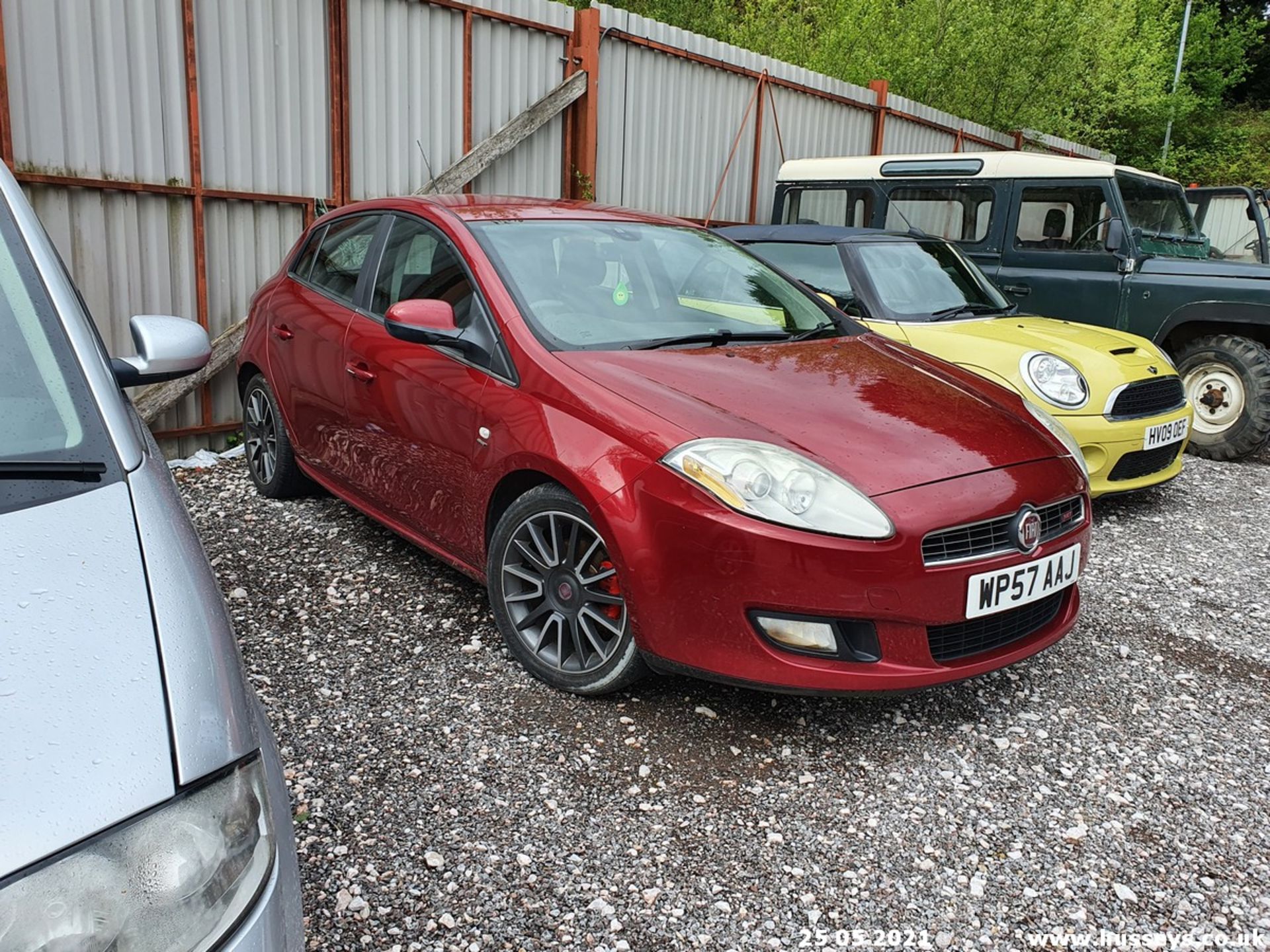 07/57 FIAT BRAVO SPORT TJET 150 - 1368cc 5dr Hatchback (Red, 94k) - Image 2 of 11