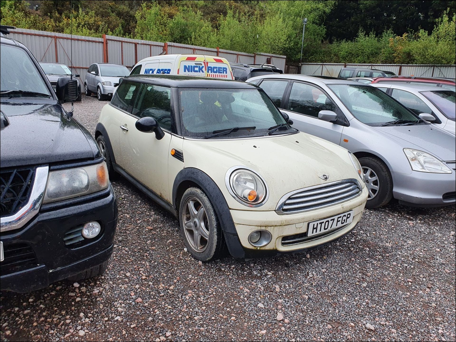 07/07 MINI COOPER - 1598cc 3dr Hatchback (White) - Image 9 of 10