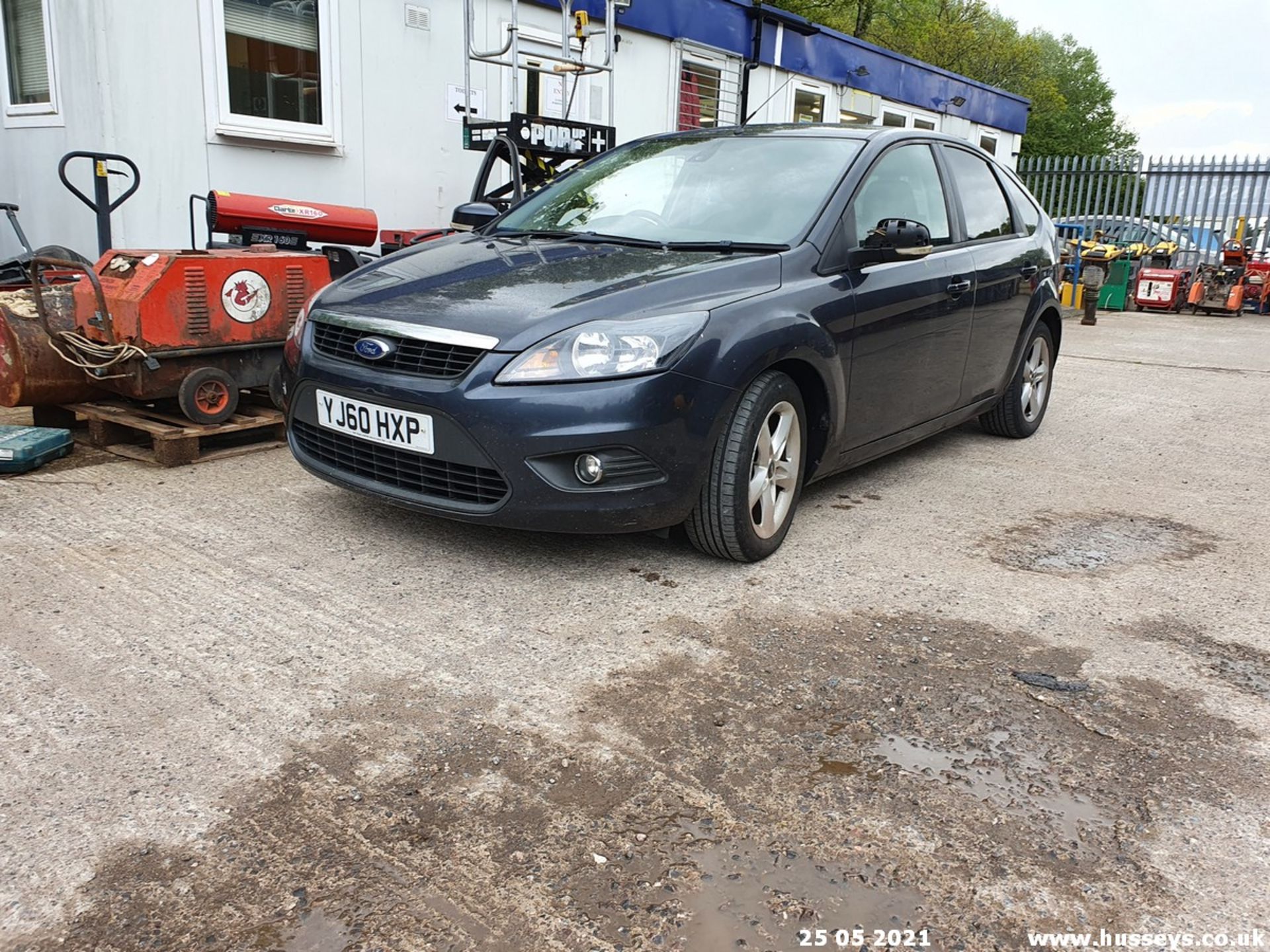 11/60 FORD FOCUS ZETEC - 1596cc 5dr Hatchback (Grey, 141k) - Image 9 of 11