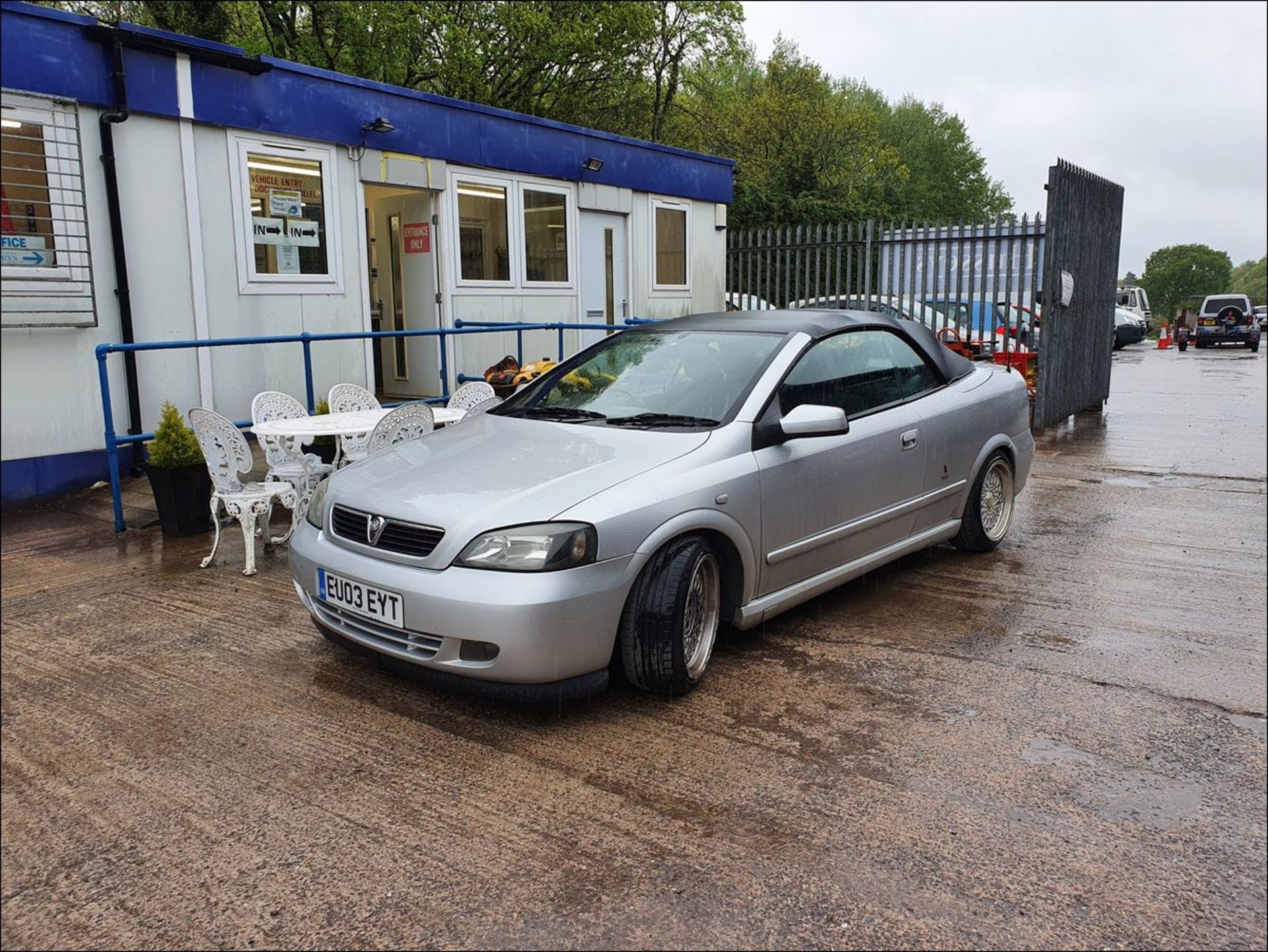 03/03 VAUXHALL ASTRA BERTONE - 1598cc 2dr Convertible (Silver) - Image 4 of 24