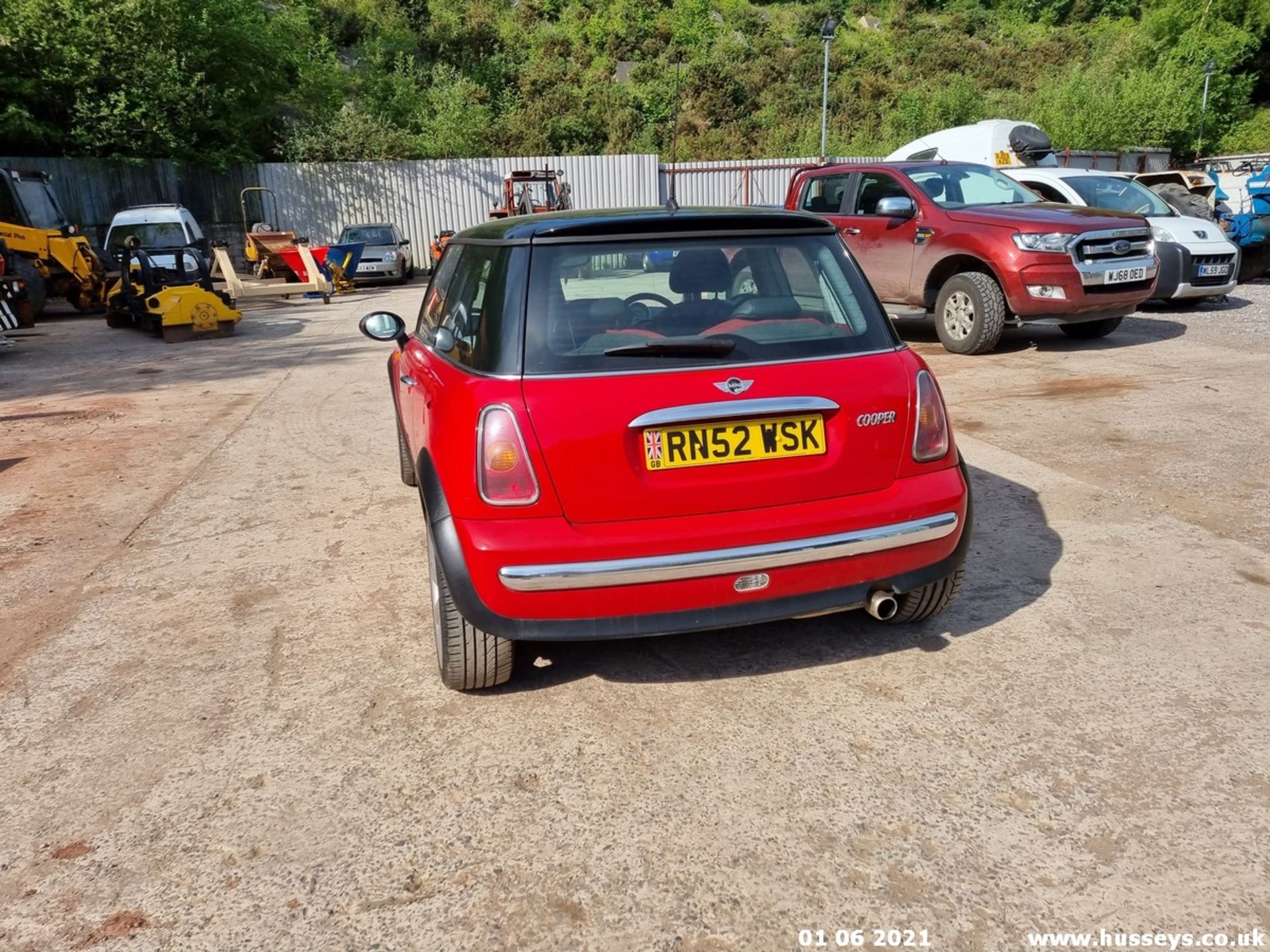 03/52 MINI MINI COOPER - 1598cc 3dr Hatchback (Red, 127k) - Image 9 of 14