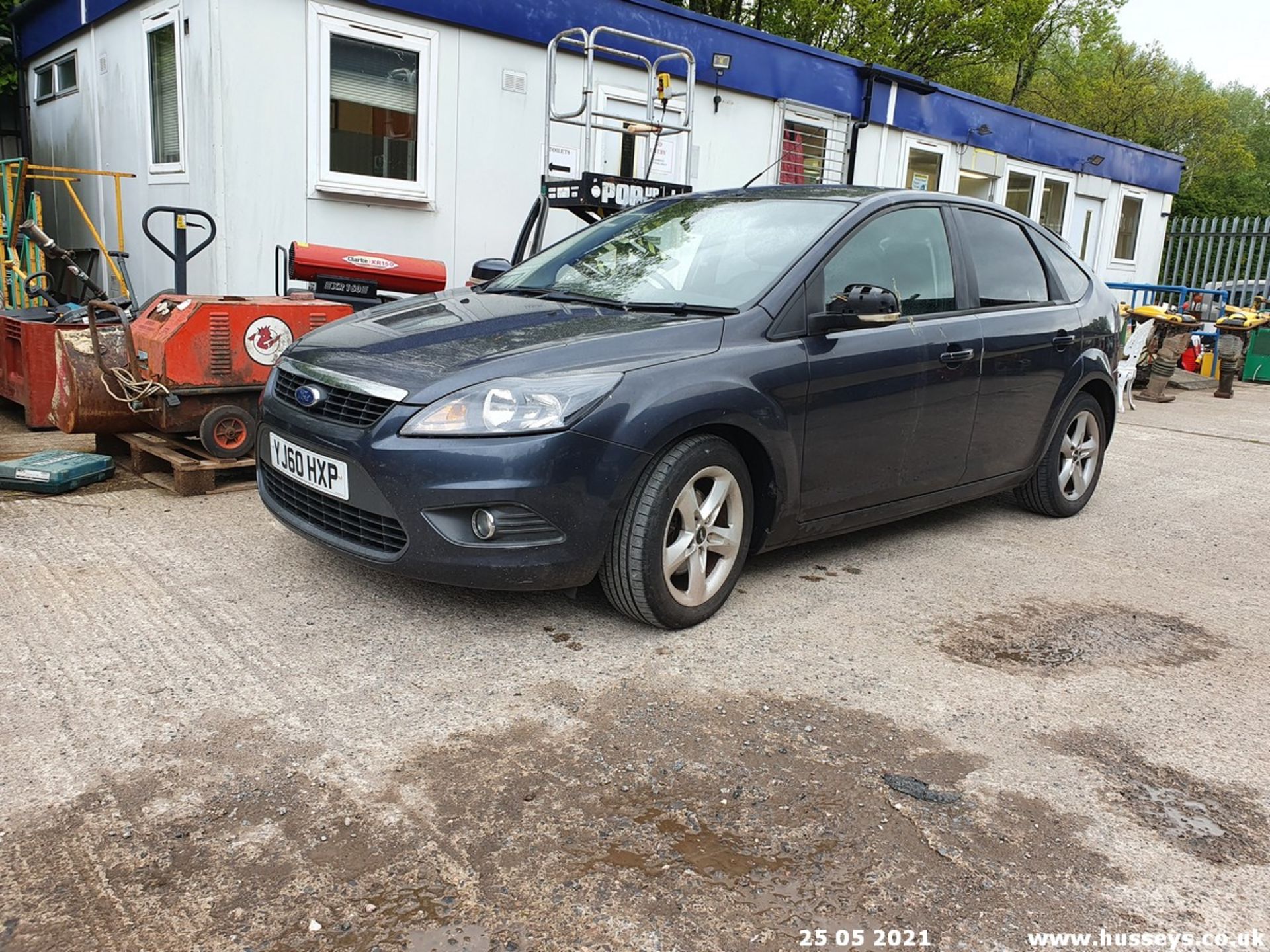 11/60 FORD FOCUS ZETEC - 1596cc 5dr Hatchback (Grey, 141k) - Image 8 of 11