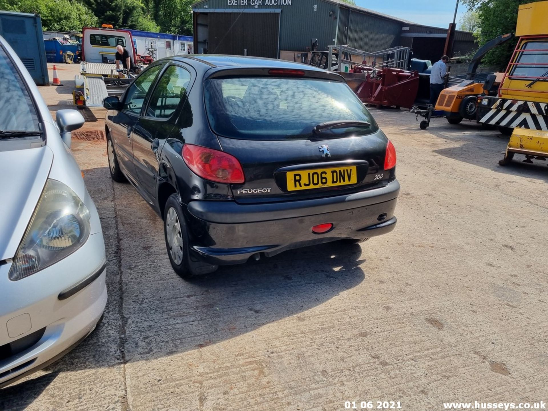 06/06 PEUGEOT 206 URBAN - 1360cc 5dr Hatchback (Black) - Image 6 of 12