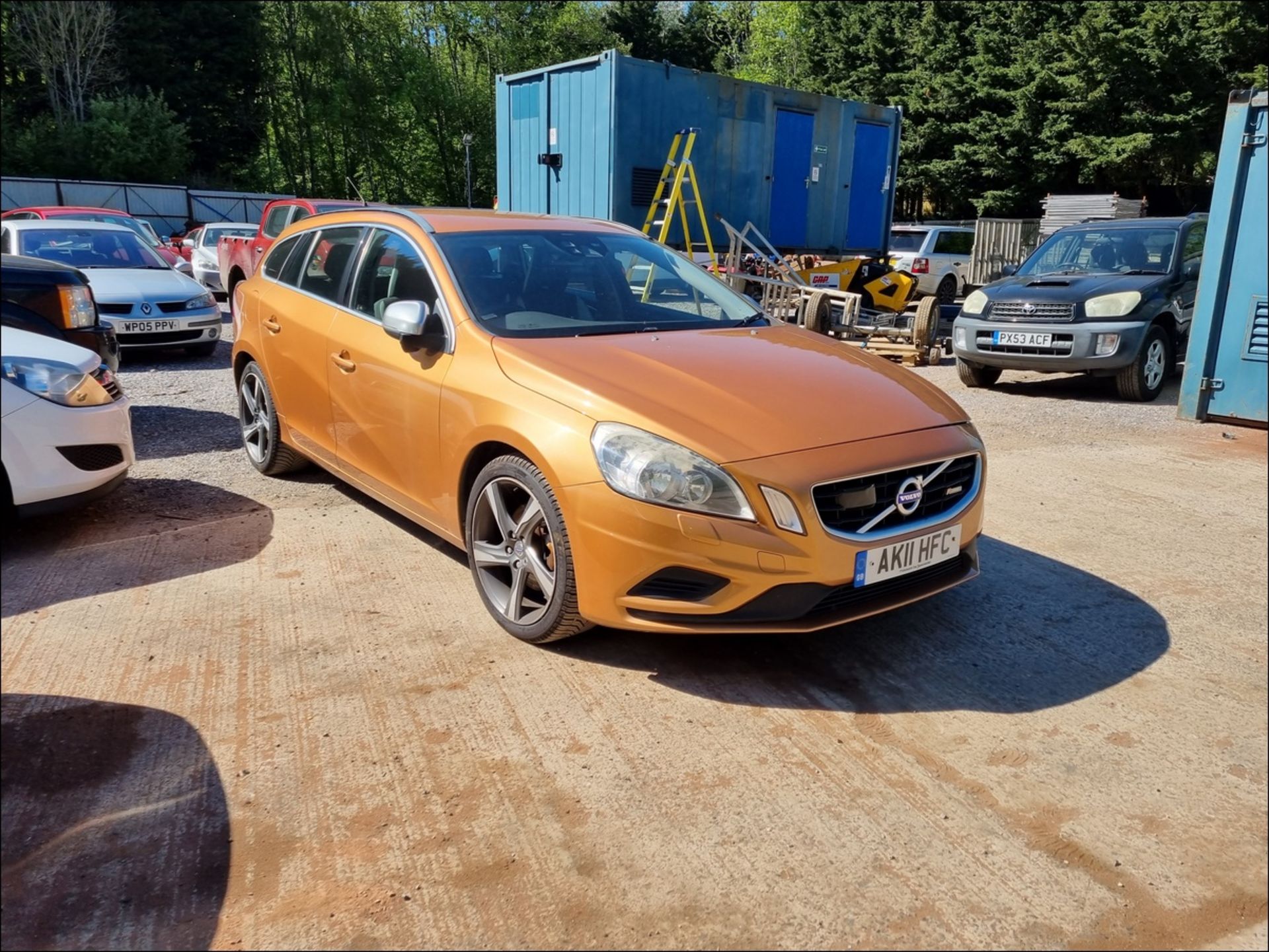 11/11 VOLVO V60 R-DESIGN D3 - 1984cc 5dr Estate (Bronze, 155k) - Image 5 of 11