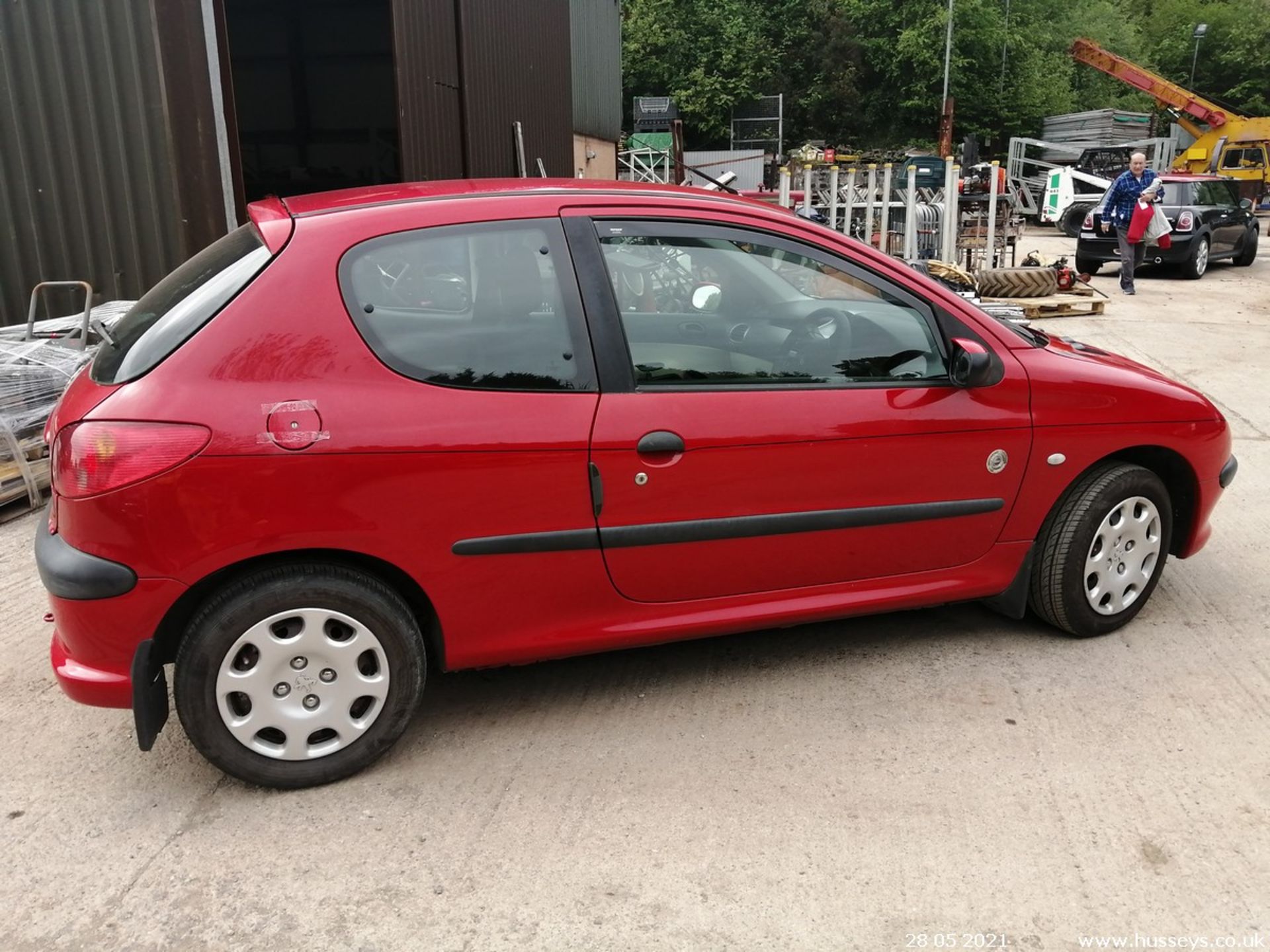 05/05 PEUGEOT 206 INDEPENDENCE - 1124cc 3dr Hatchback (Red, 95k) - Image 8 of 12