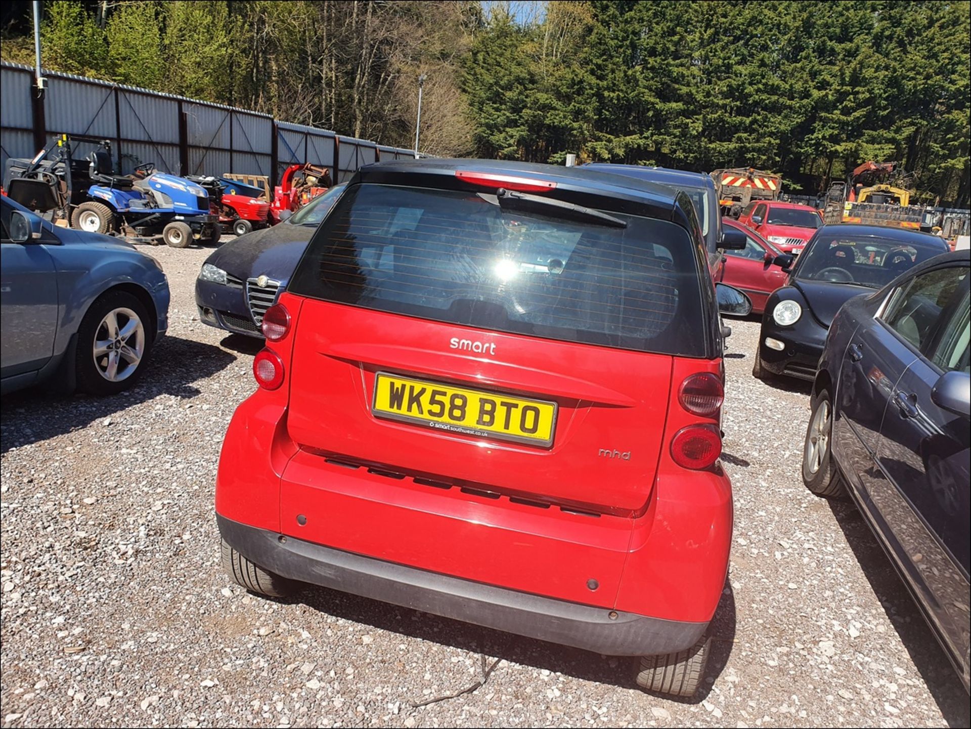 08/58 SMART FORTWO PULSE MHD AUTO - 999cc 2dr Coupe (Red/black, 41k) - Image 8 of 9