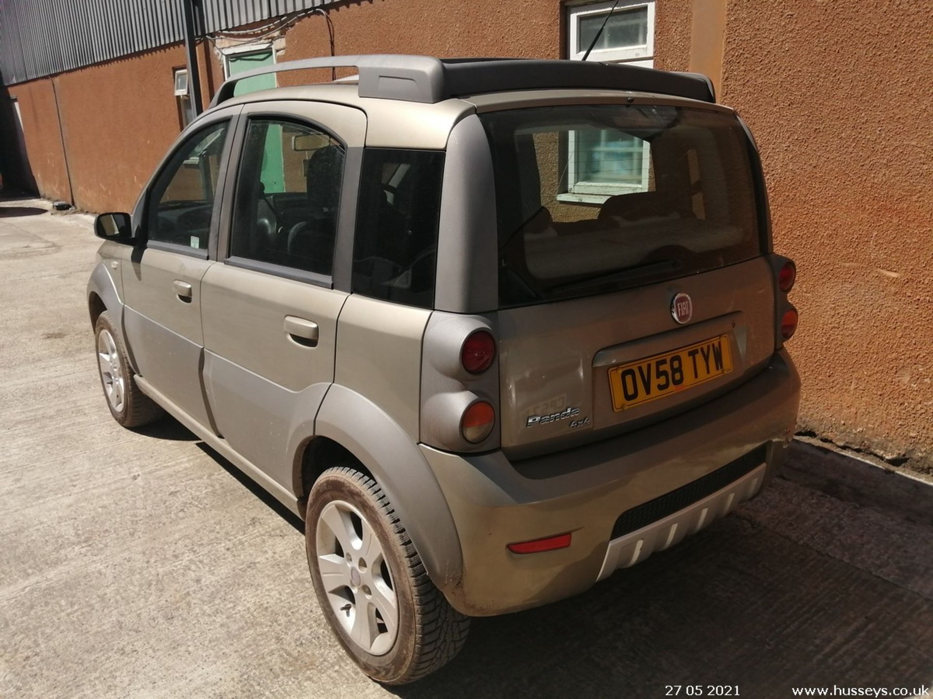 08/58 FIAT PANDA CROSS M-JET 4X4 - 1248cc 5dr Hatchback (Beige) - Image 6 of 12