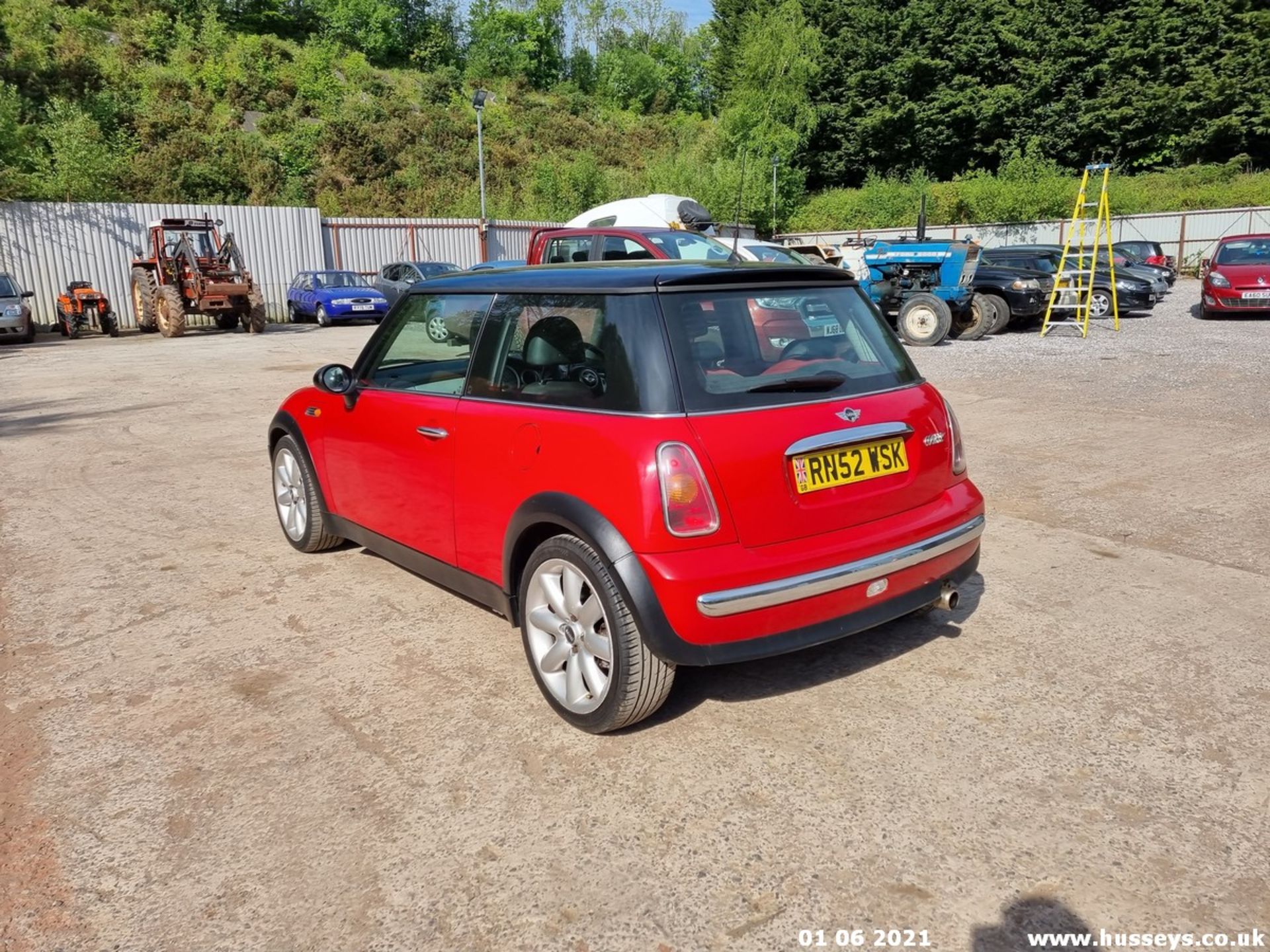 03/52 MINI MINI COOPER - 1598cc 3dr Hatchback (Red, 127k) - Image 8 of 14