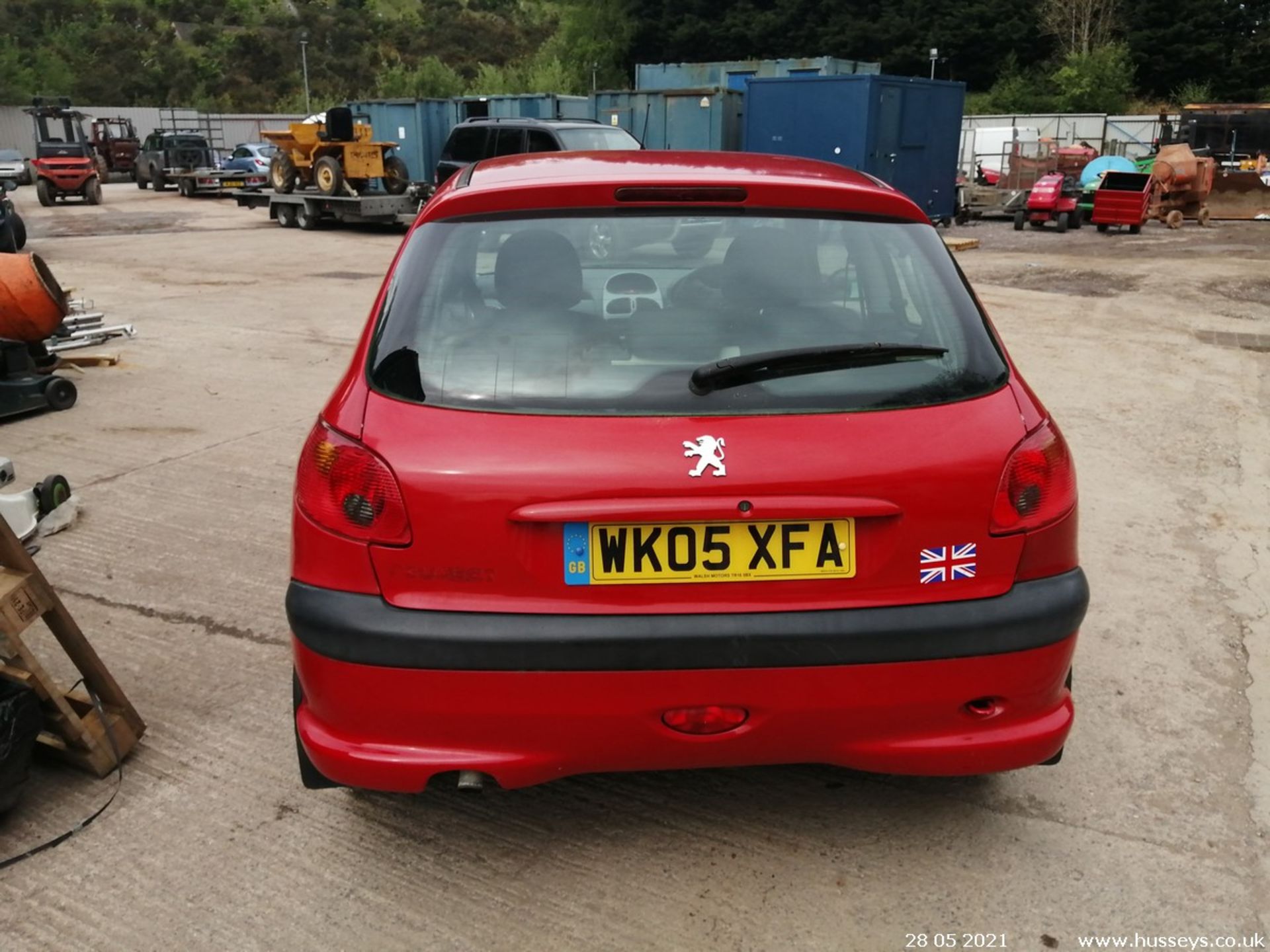 05/05 PEUGEOT 206 INDEPENDENCE - 1124cc 3dr Hatchback (Red, 95k) - Image 6 of 12