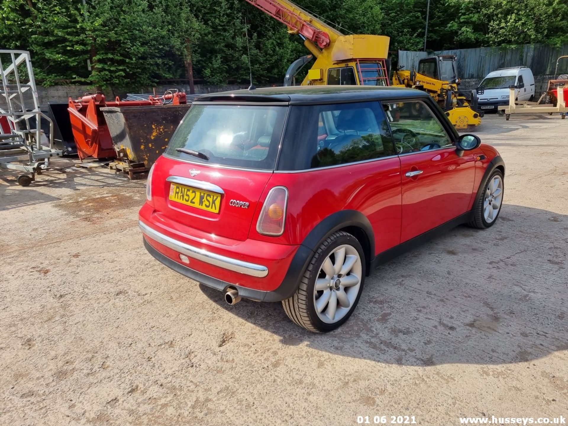 03/52 MINI MINI COOPER - 1598cc 3dr Hatchback (Red, 127k) - Image 10 of 14