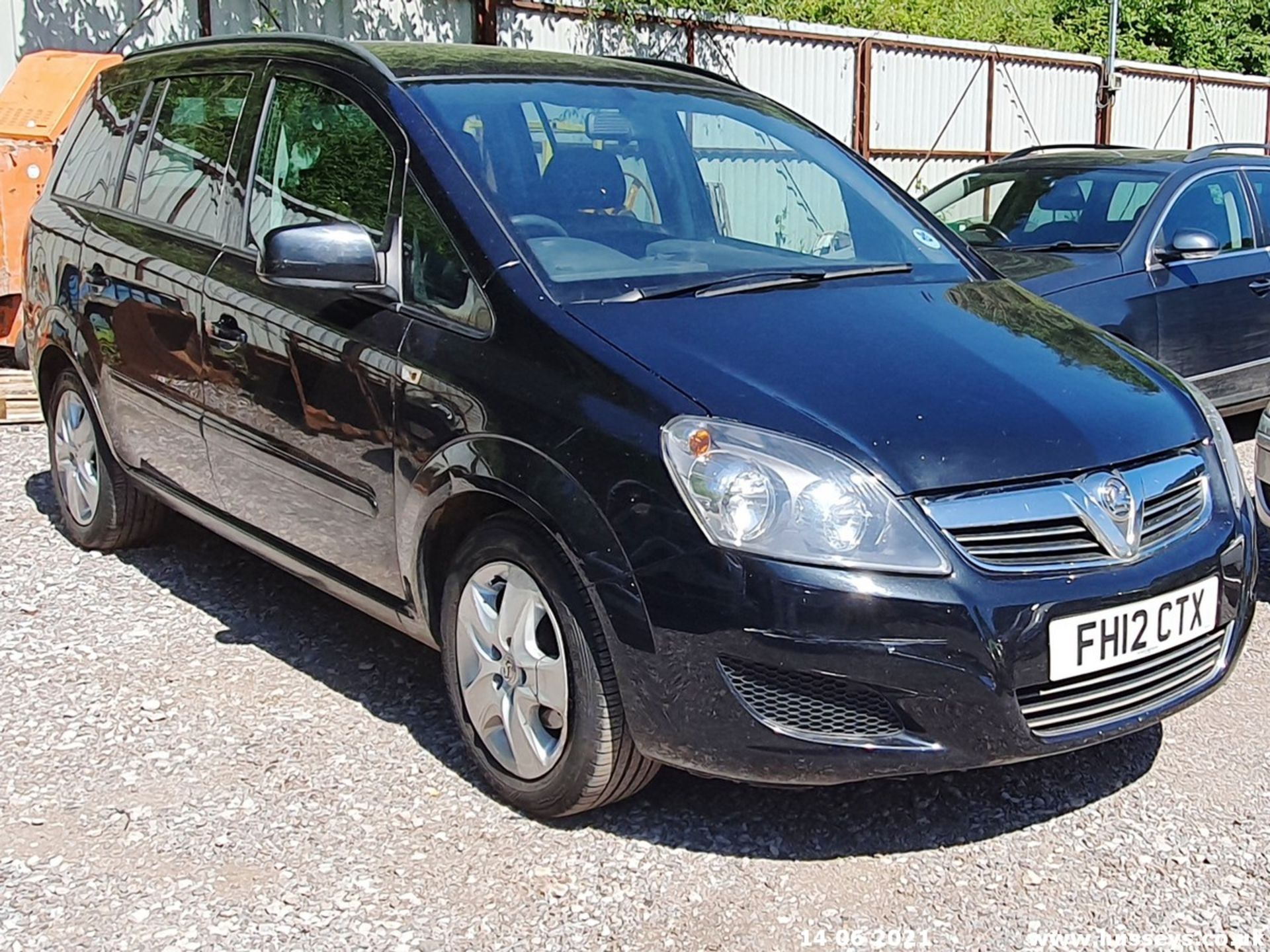 12/12 VAUXHALL ZAFIRA EXCLUSIV - 1598cc 5dr MPV (Black) - Image 2 of 15