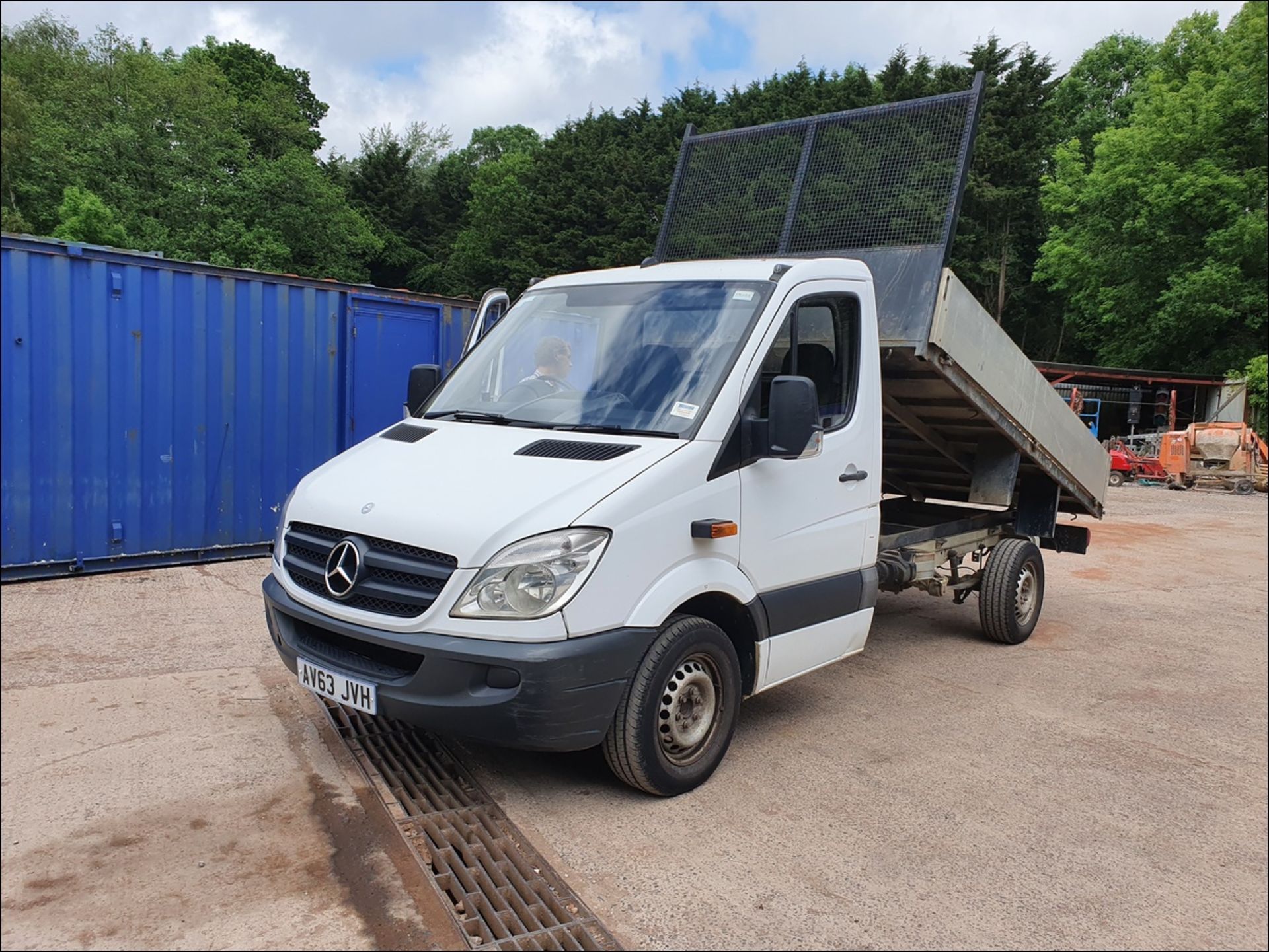 13/63 MERCEDES-BENZ SPRINTER 313 CDI - 2143cc 2dr Tipper (White, 169k) - Image 3 of 9