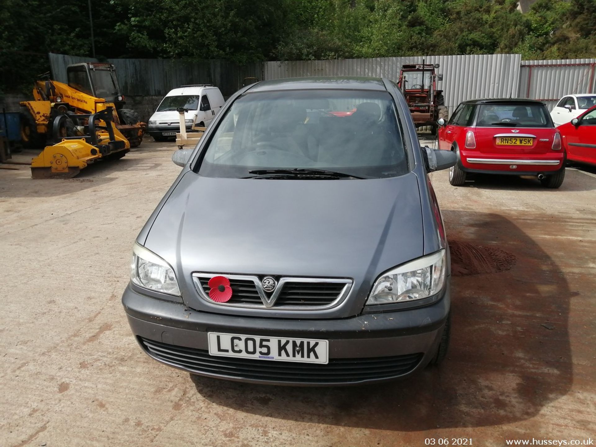 05/05 VAUXHALL ZAFIRA LIFE 16V AUTO - 1796cc 5dr MPV (Grey) - Image 2 of 10