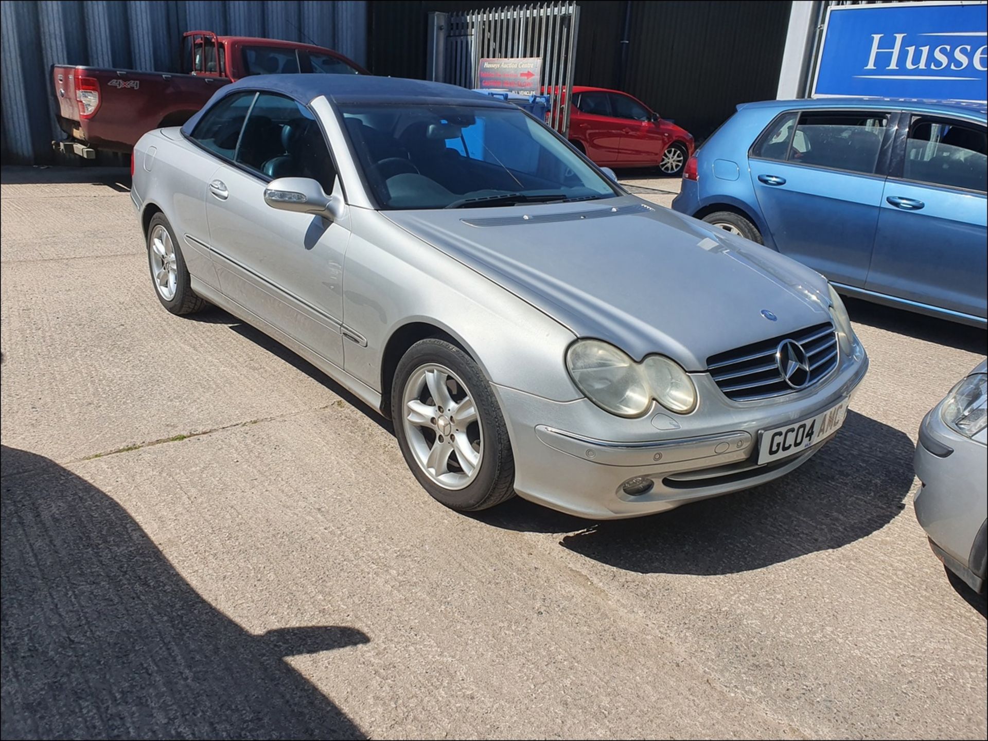 04/04 MERCEDES CLK 320 AVANTGARDE AUTO - 3199cc 2dr Convertible (Silver, 112k) - Image 2 of 8