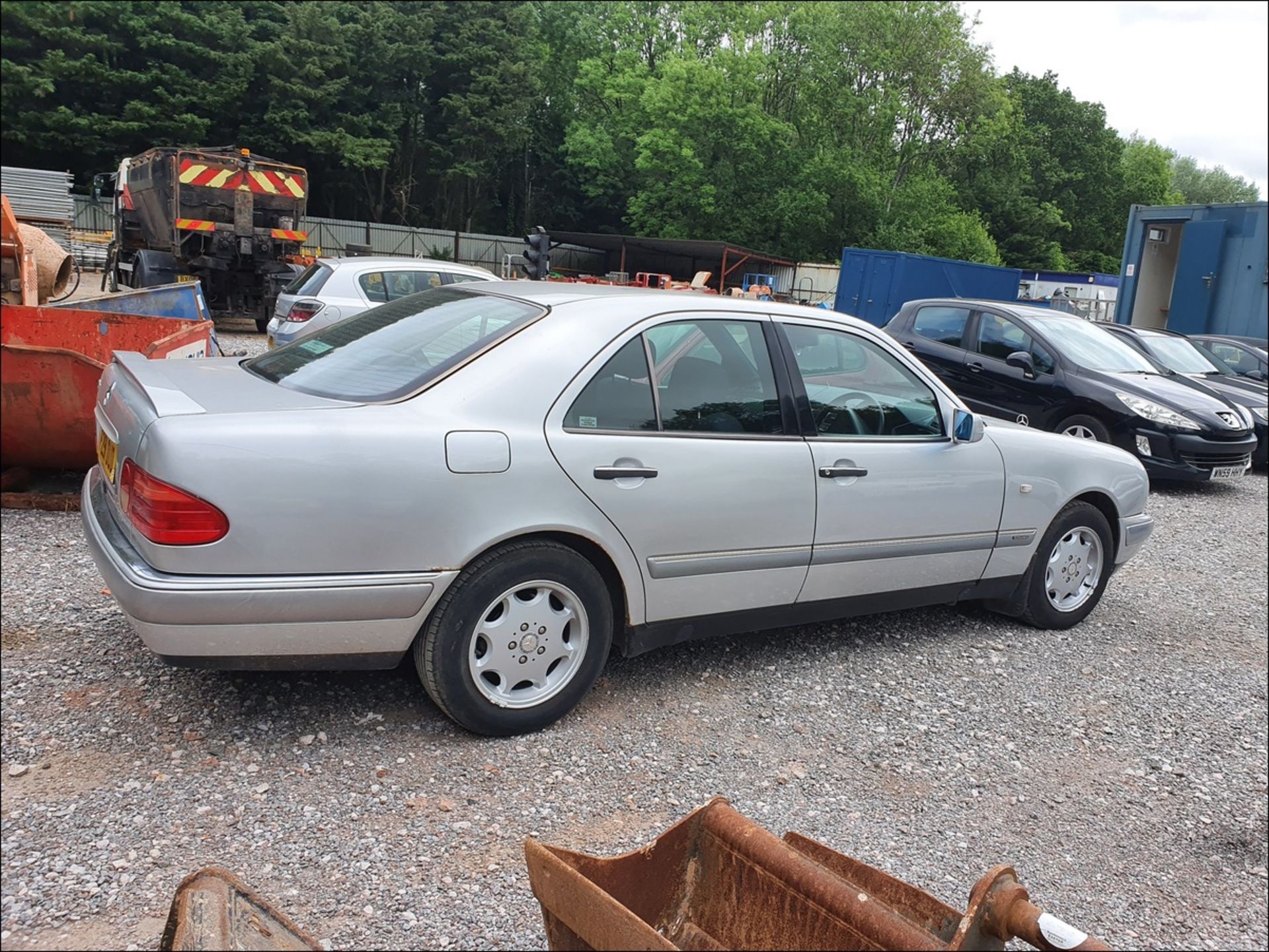 1996 MERCEDES E230 ELEGANCE A - 2295cc 4dr Saloon (Silver, 54k) - Image 3 of 13