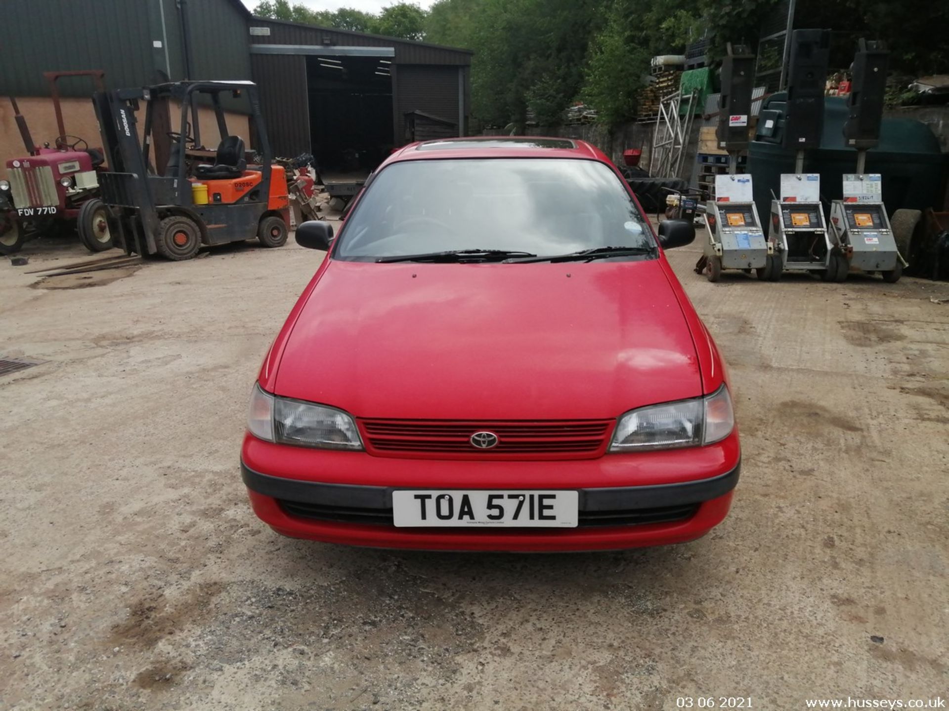 1993 TOYOTA CARINA E GLI AUTO - 1587cc 5dr Hatchback (Red) - Image 2 of 10