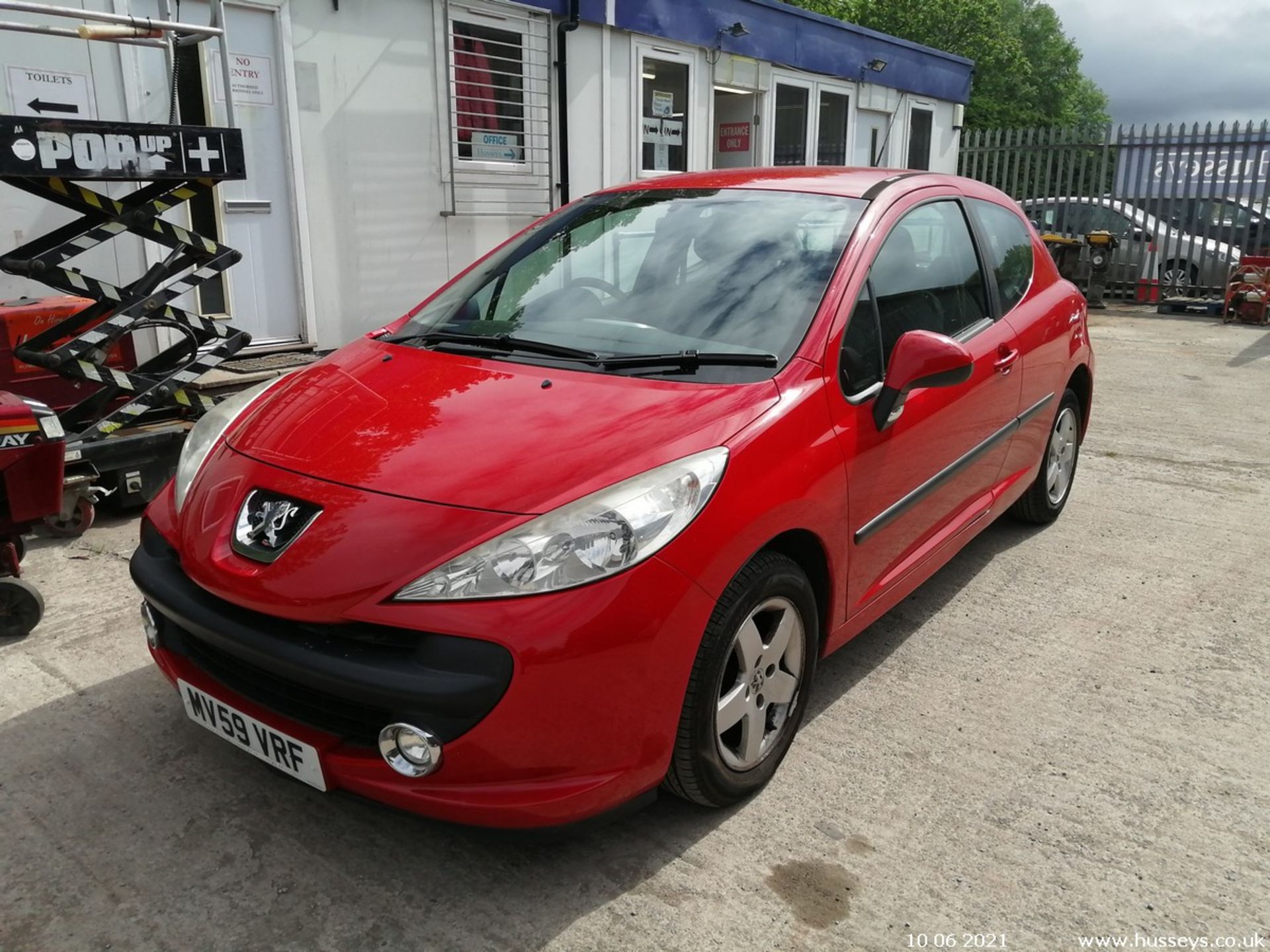 09/59 PEUGEOT 207 VERVE - 1360cc 3dr Hatchback (Red, 89k) - Image 3 of 13