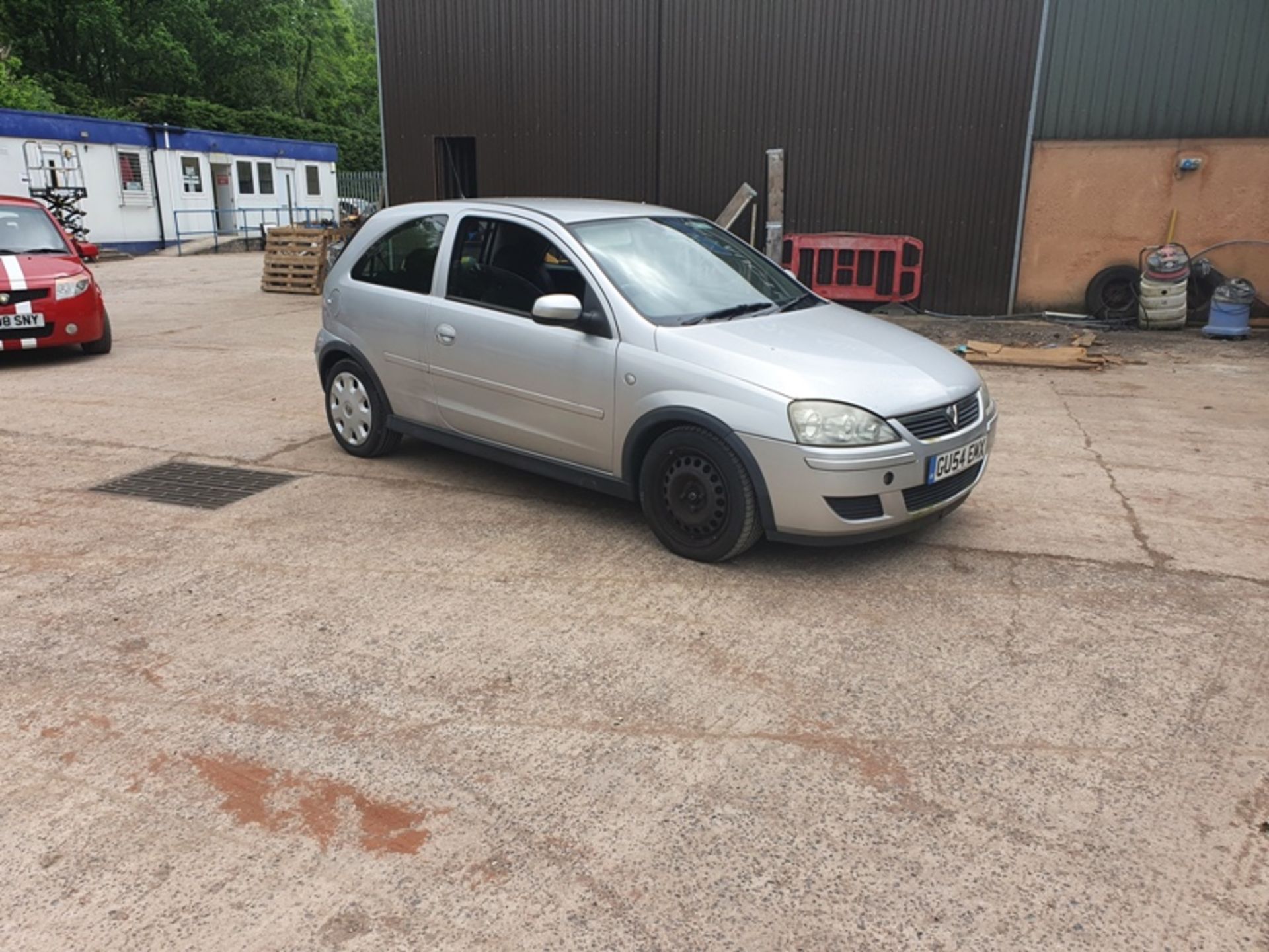 04/54 VAUXHALL CORSA DESIGN 16V - 1199cc 3dr Hatchback (Silver, 78k) - Image 3 of 13