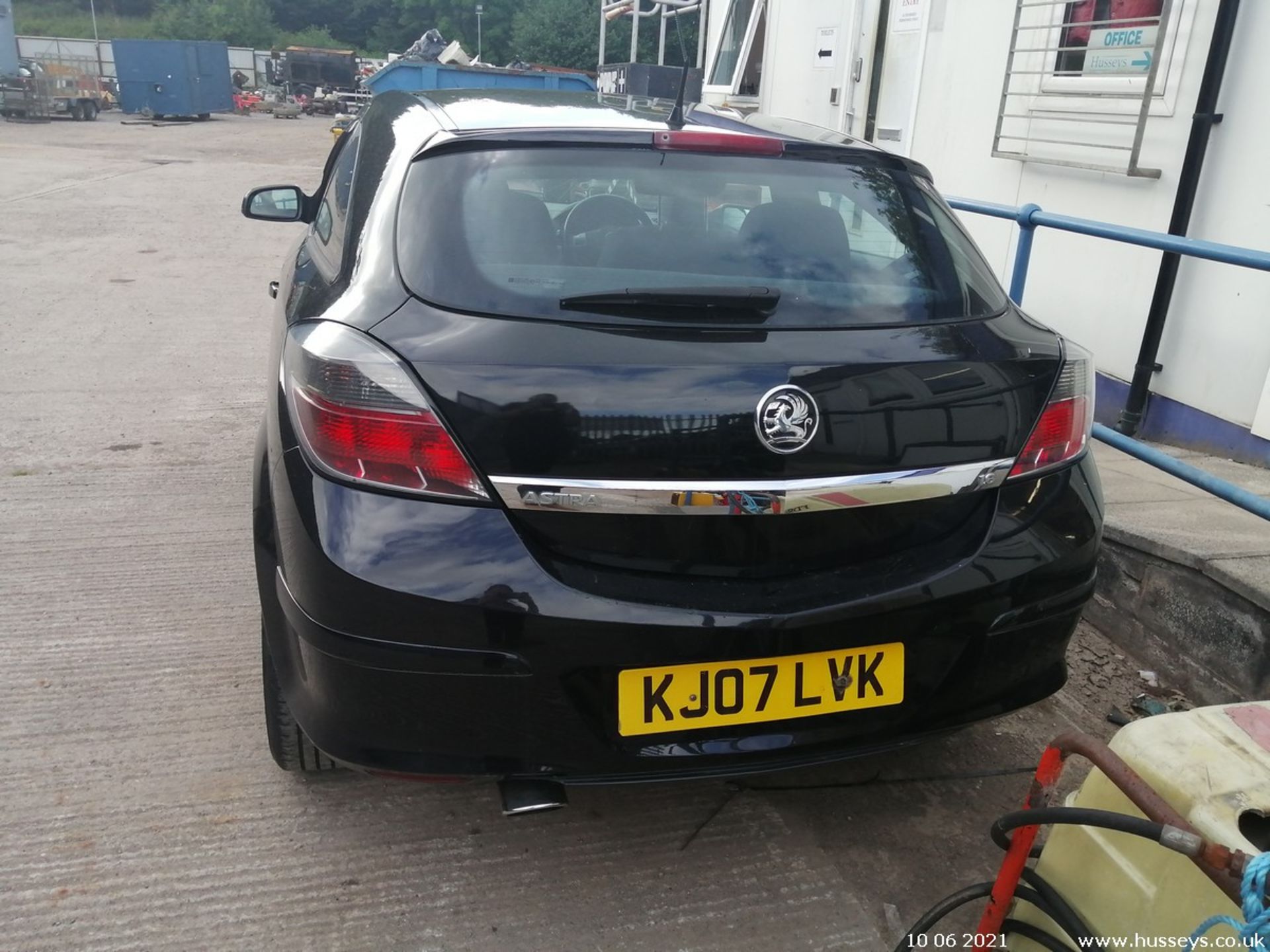 07/07 VAUXHALL ASTRA SXI - 1598cc 3dr Hatchback (Black, 89k) - Image 6 of 12