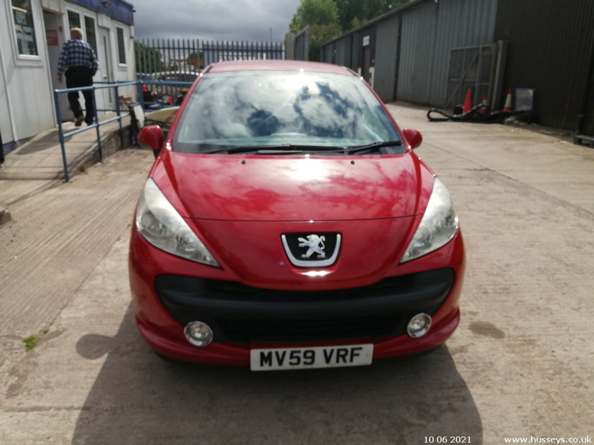 09/59 PEUGEOT 207 VERVE - 1360cc 3dr Hatchback (Red, 89k) - Image 2 of 13