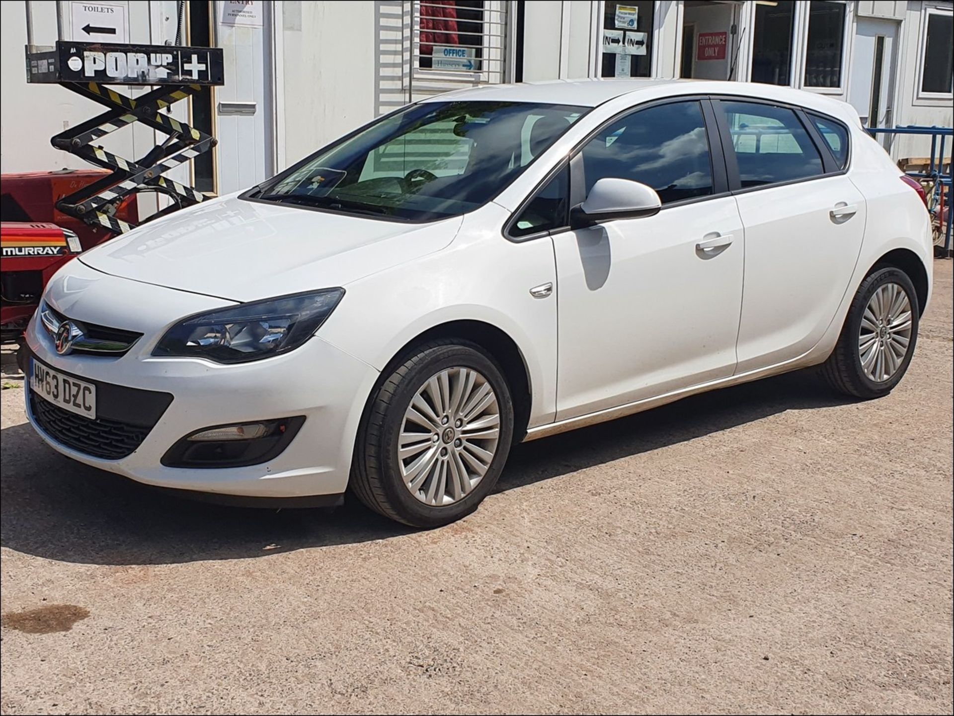 13/63 VAUXHALL ASTRA ENERGY CDTI - 1686cc 5dr Hatchback (White, 152k)