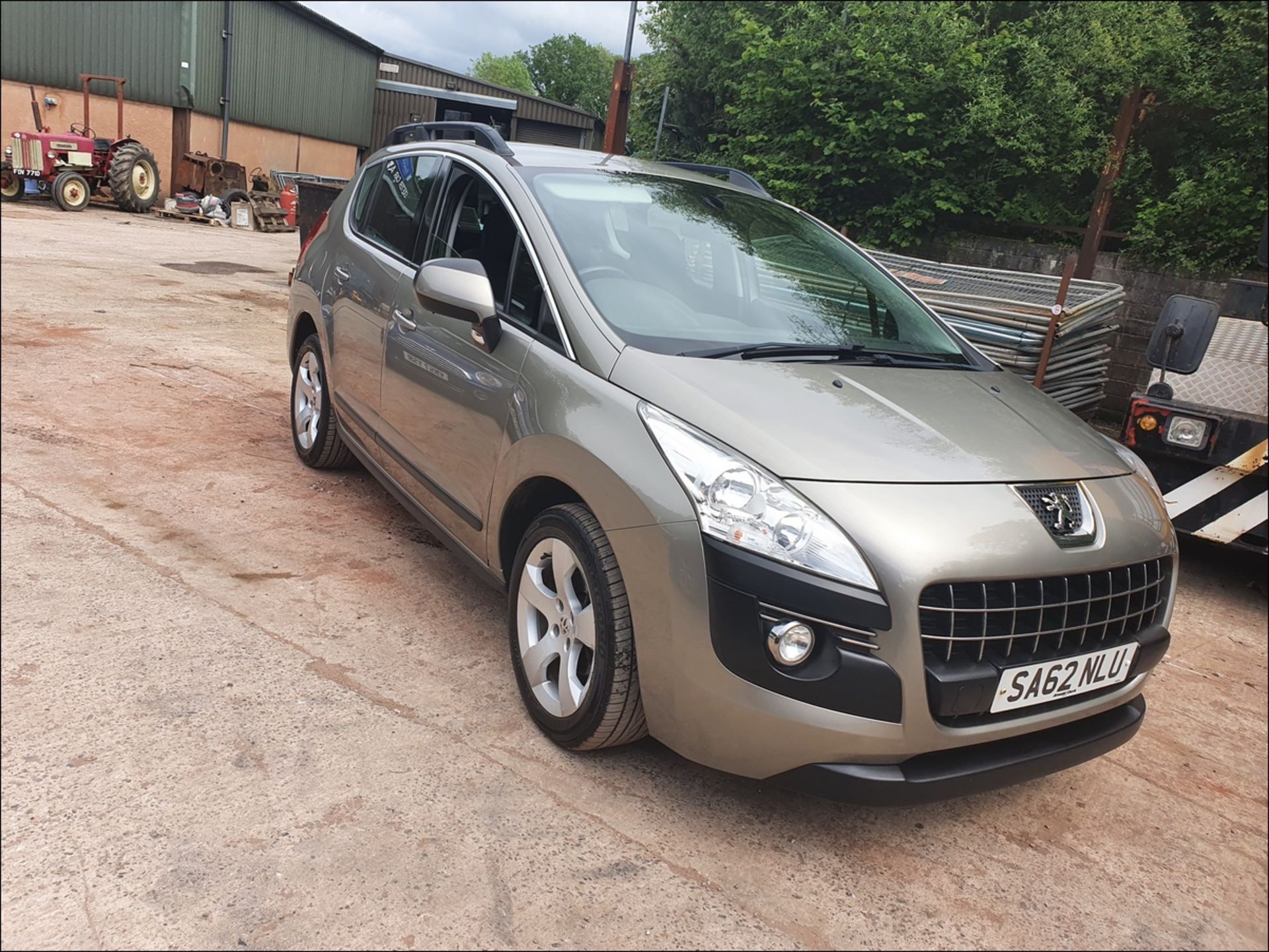 12/62 PEUGEOT 3008 ACTIVE HDI - 1560cc 5dr Hatchback (Grey, 110k) - Image 3 of 16