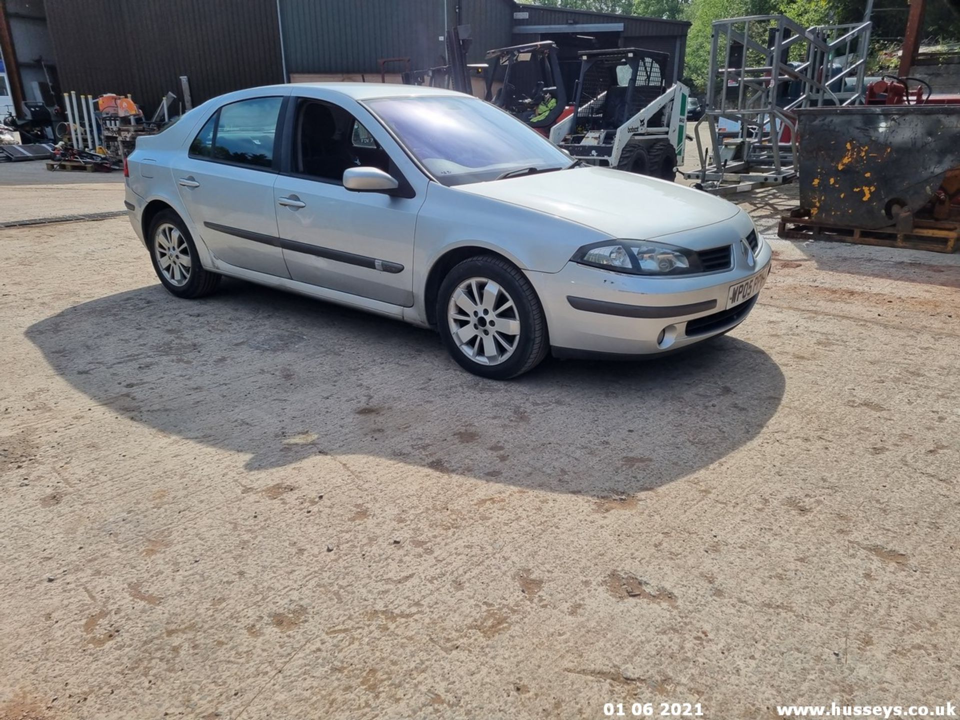 05/05 RENAULT LAGUNA EXPRESSION - 1998cc 5dr Hatchback (Silver, 104k) - Image 2 of 12