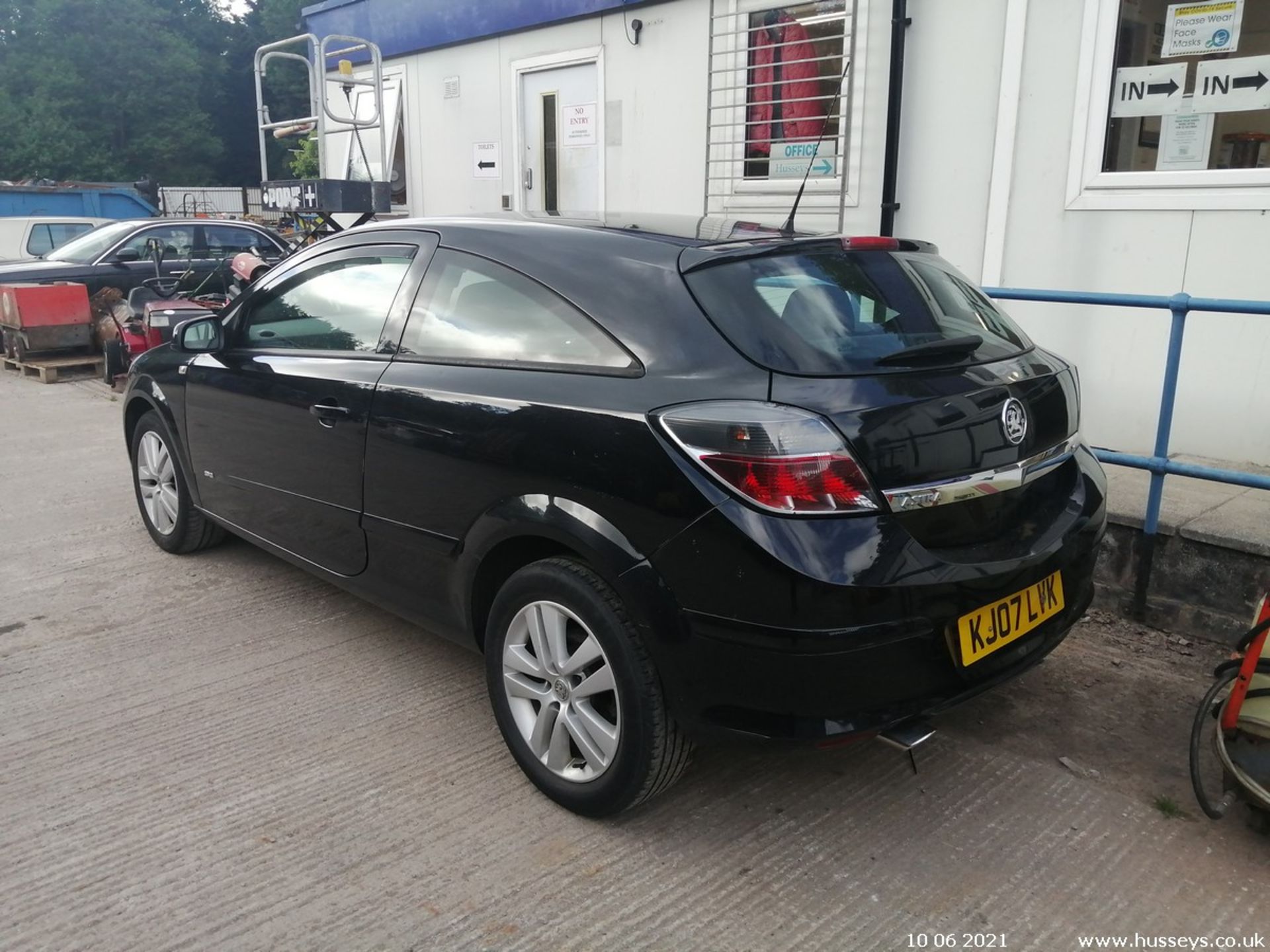 07/07 VAUXHALL ASTRA SXI - 1598cc 3dr Hatchback (Black, 89k) - Image 5 of 12