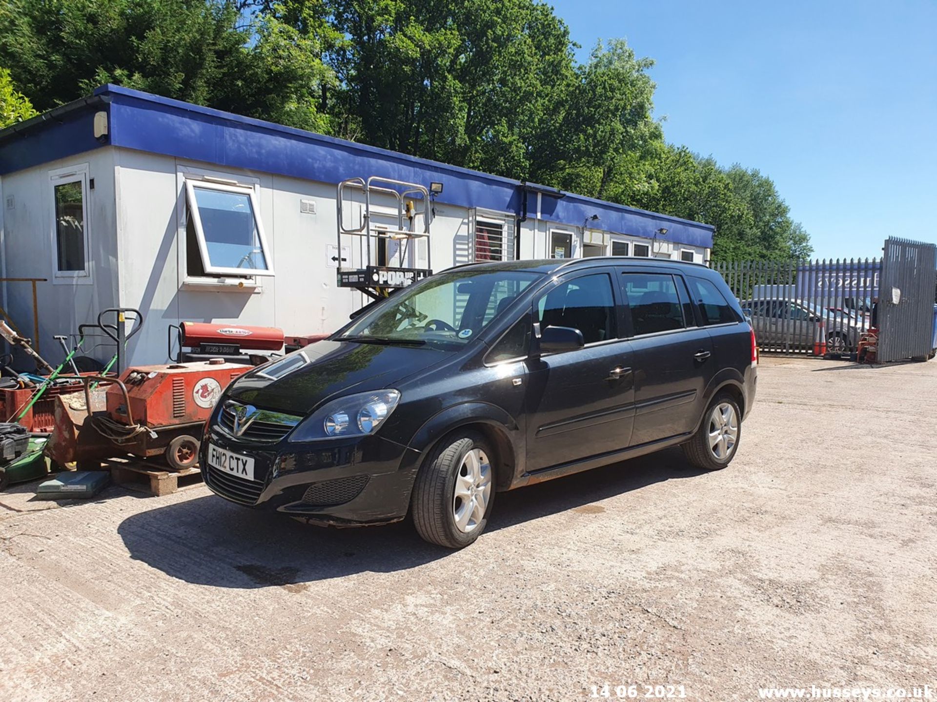 12/12 VAUXHALL ZAFIRA EXCLUSIV - 1598cc 5dr MPV (Black) - Image 3 of 15