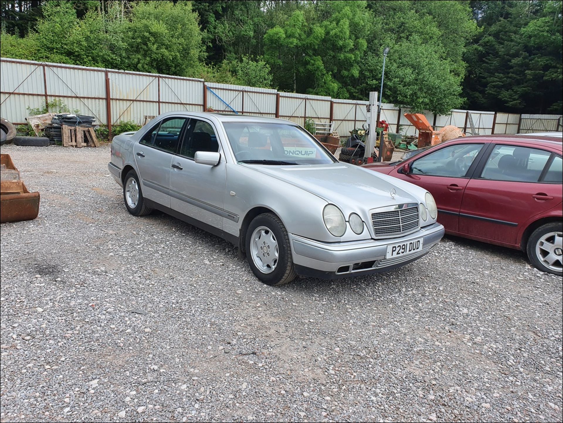 1996 MERCEDES E230 ELEGANCE A - 2295cc 4dr Saloon (Silver, 54k) - Image 2 of 13