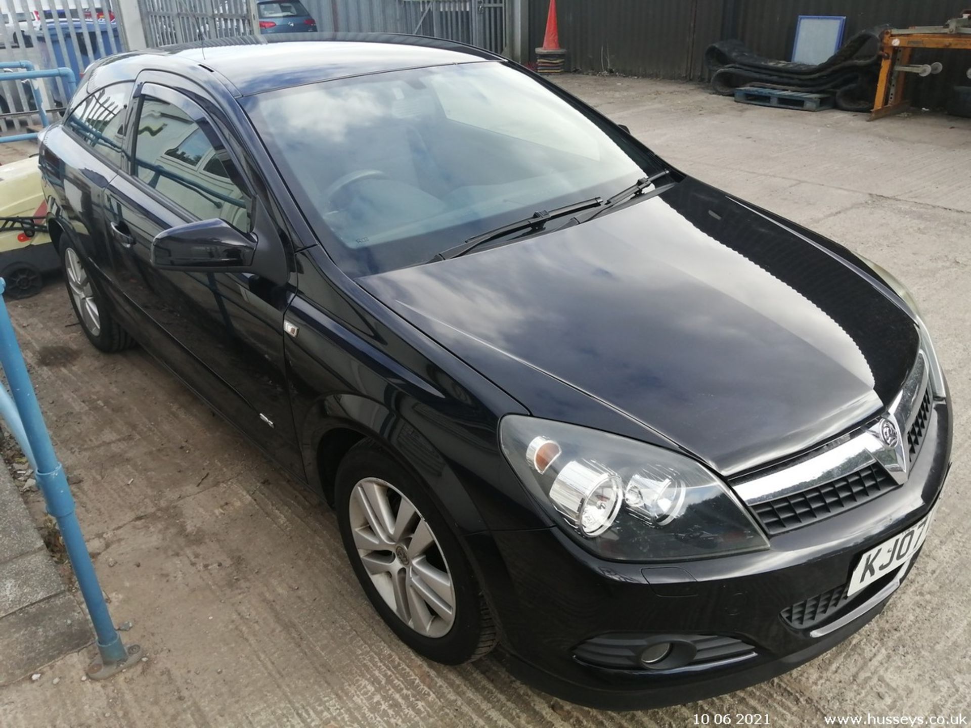 07/07 VAUXHALL ASTRA SXI - 1598cc 3dr Hatchback (Black, 89k) - Image 7 of 12