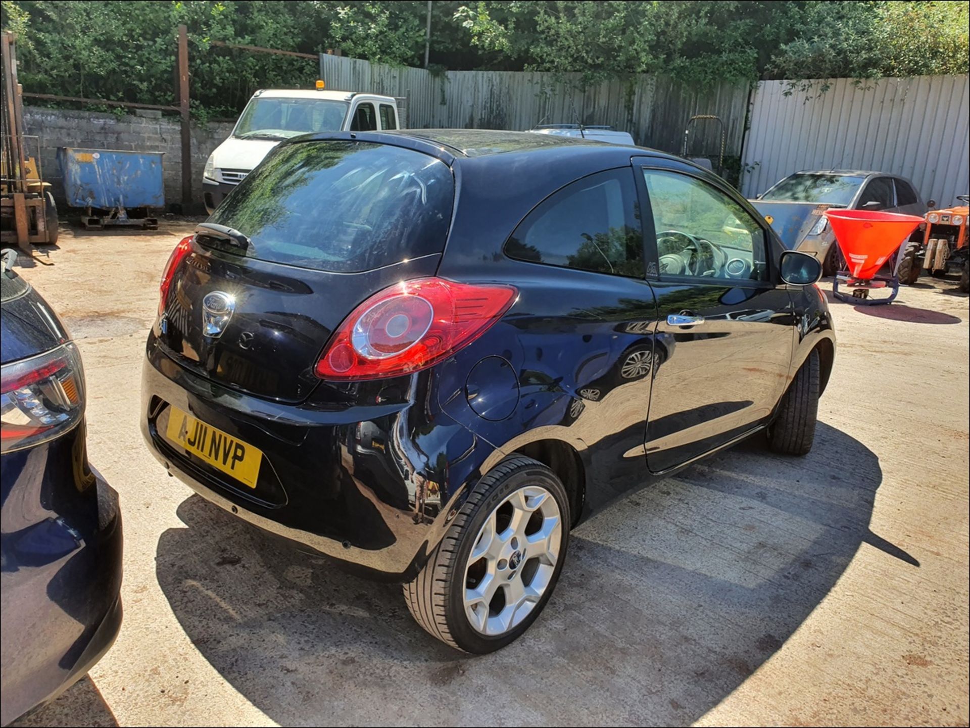 11/11 FORD KA TITANIUM - 1242cc 3dr Hatchback (Black, 63k) - Image 8 of 15