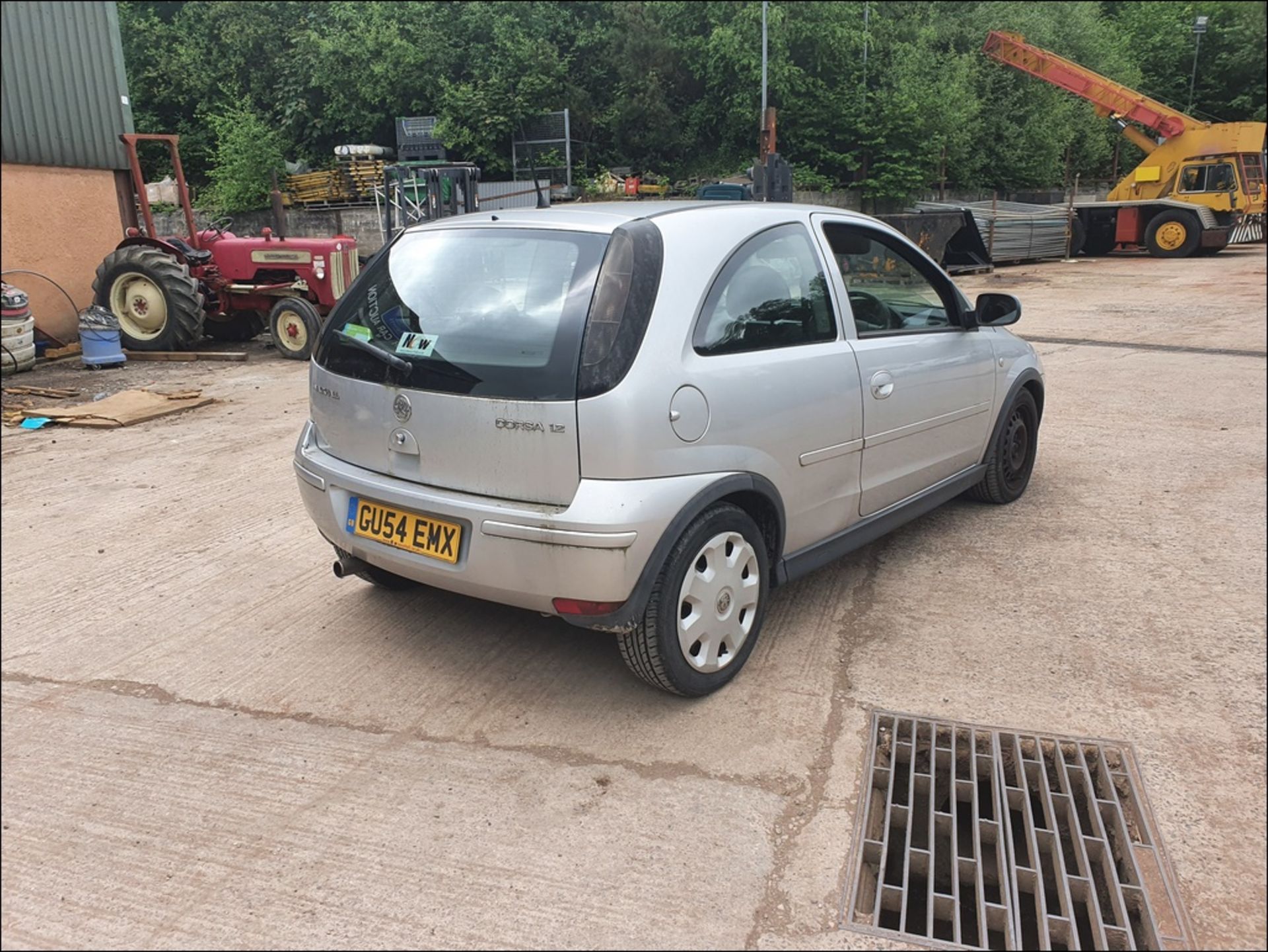 04/54 VAUXHALL CORSA DESIGN 16V - 1199cc 3dr Hatchback (Silver, 78k) - Image 8 of 13